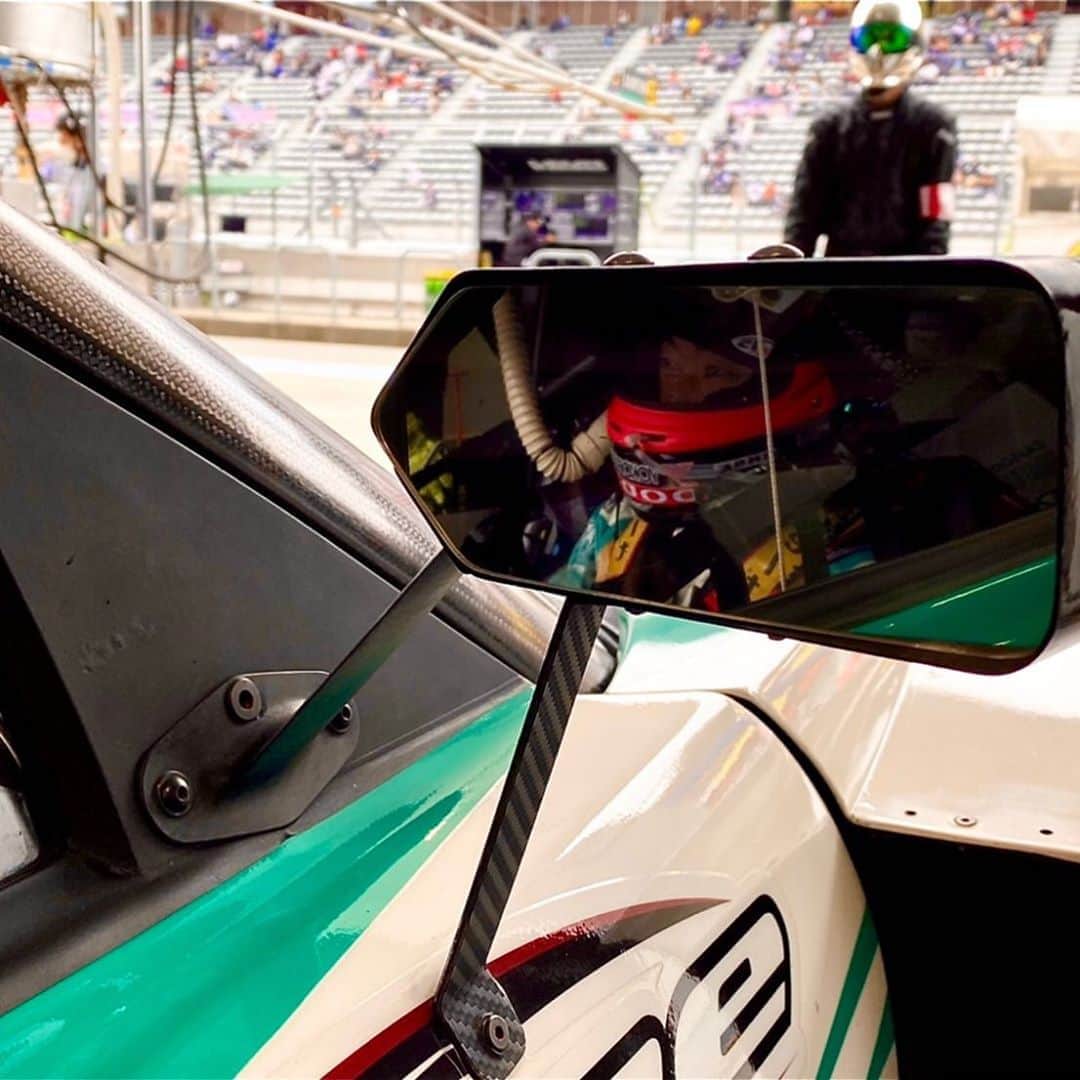 有馬綾香のインスタグラム：「Q2は加藤選手！！！！  目指すはポール！！！！！！！！！！  #SUPERGT #fsw #lotus」