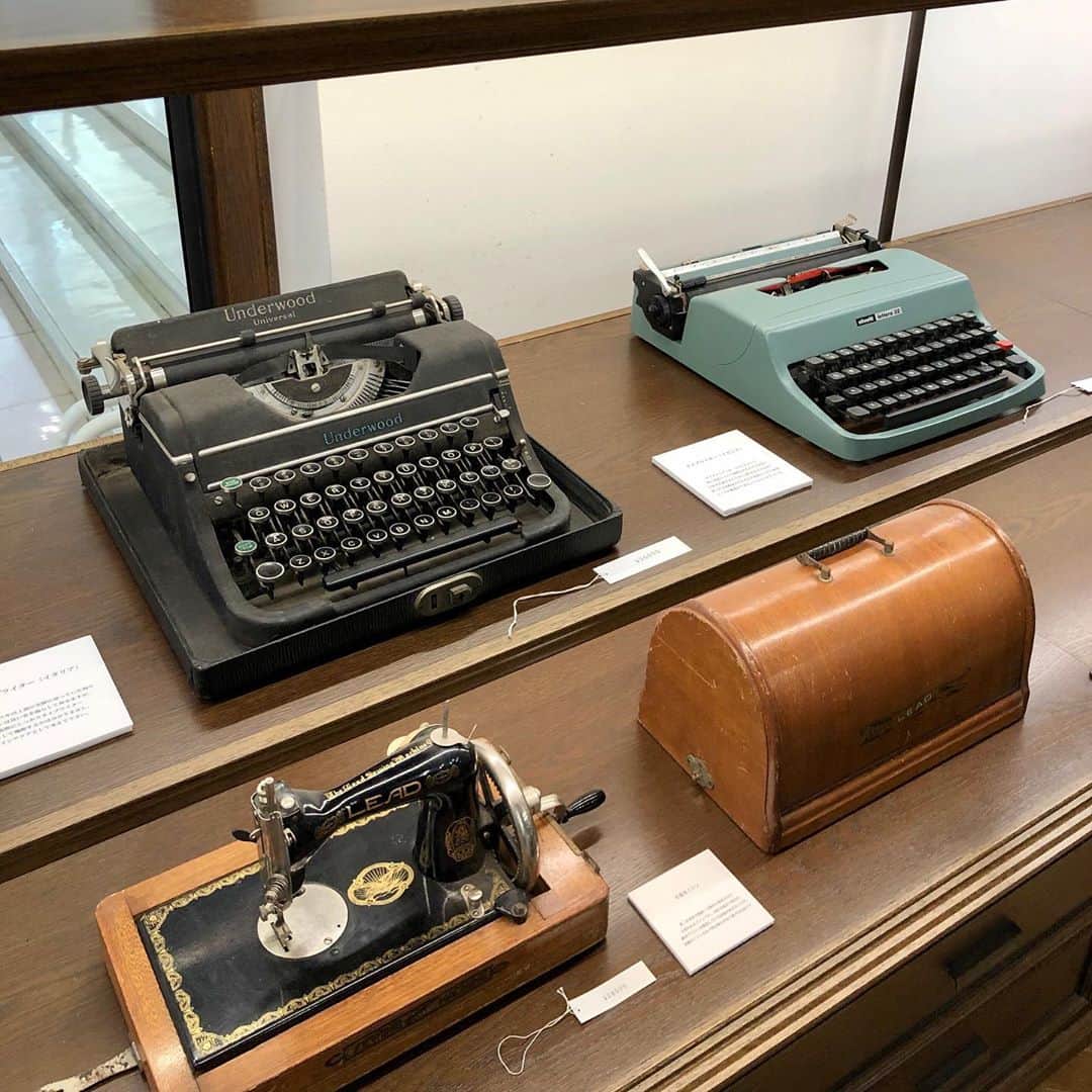 名古屋パルコさんのインスタグラム写真 - (名古屋パルコInstagram)「【西館２Ｆ/ THE CURATION】﻿ 💥10/3 NEW OPEN💥﻿ ﻿ 名古屋を拠点に活動する古物商の大野淳平氏によるキュレーション展。﻿ 縁(ゆかり)のある人達から思い出の品々を集めてフリマ形式で販売していきます。﻿ カリスマ美容師が10年以上愛用しているサングラスや、スナックのママが開店時から使っているマドラーなど、様々なグッズがお目見えします。﻿ ﻿ ここでしか出会えない品に、是非会いに来てください。﻿ ﻿ ﻿ #ザキュレーション#curation#フリマ#骨董品#アンティーク#美術品#アパレル#名古屋#栄#矢場町#名古屋パルコ#PARCO#nagoyaparco」10月3日 15時09分 - parco_nagoya_official