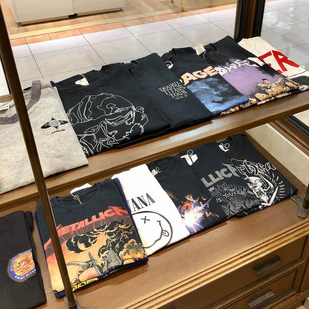 のインスタグラム：「【西館２Ｆ/ THE CURATION】﻿ 💥10/3 NEW OPEN💥﻿ ﻿ 名古屋を拠点に活動する古物商の大野淳平氏によるキュレーション展。﻿ 縁(ゆかり)のある人達から思い出の品々を集めてフリマ形式で販売していきます。﻿ カリスマ美容師が10年以上愛用しているサングラスや、スナックのママが開店時から使っているマドラーなど、様々なグッズがお目見えします。﻿ ﻿ ここでしか出会えない品に、是非会いに来てください。﻿ ﻿ ﻿ #ザキュレーション#curation#フリマ#骨董品#アンティーク#美術品#アパレル#名古屋#栄#矢場町#名古屋パルコ#PARCO#nagoyaparco」