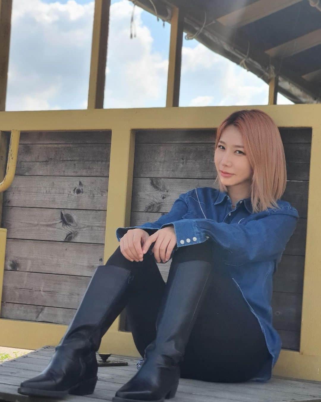 ジェアのインスタグラム：「나홀로 추석 🐥 다들 연휴 잘 보내고 계신가요?! 😆」