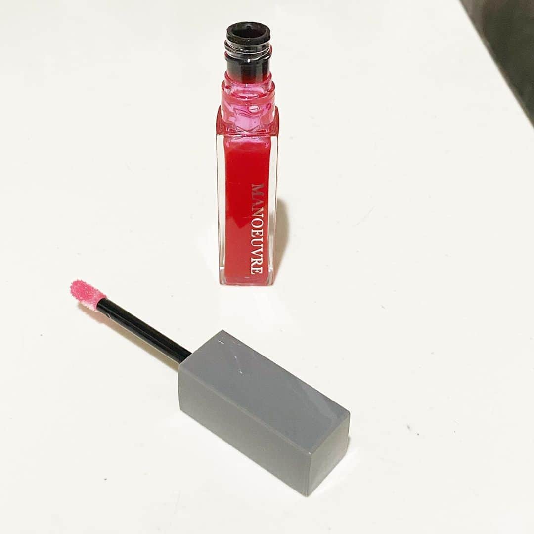 片桐優妃のインスタグラム：「最近使ってる#manoeuvre の#モイストリッププランバー #💄 . #ブラッディークリア っていう色💋 . しばらく口紅しか塗ってなかったけどやっぱり#リップ 使うと顔色良くなるね🥀 . #マヌーブル #リッププランパー #コスメレポ #コスメ好きさんと繋がりたい #コスメ好きな人と繋がりたい #コスメ大好き #コスメ購入品」