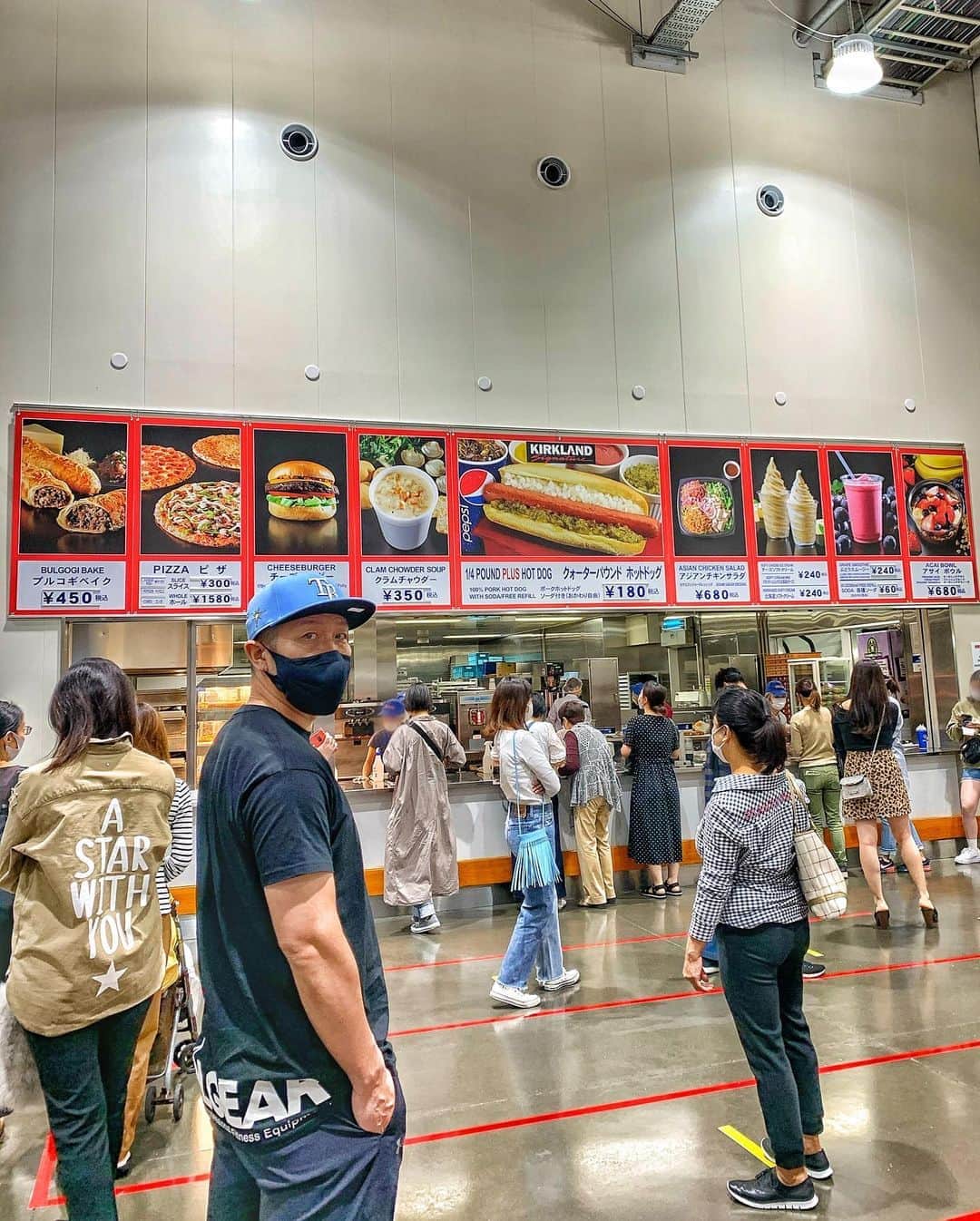 多村仁志さんのインスタグラム写真 - (多村仁志Instagram)「.先に #🥤 買ってから #🛒 _ みんなは コスコ で何食べる？ 僕はあれかな👀✨」10月3日 15時36分 - hit_tamu
