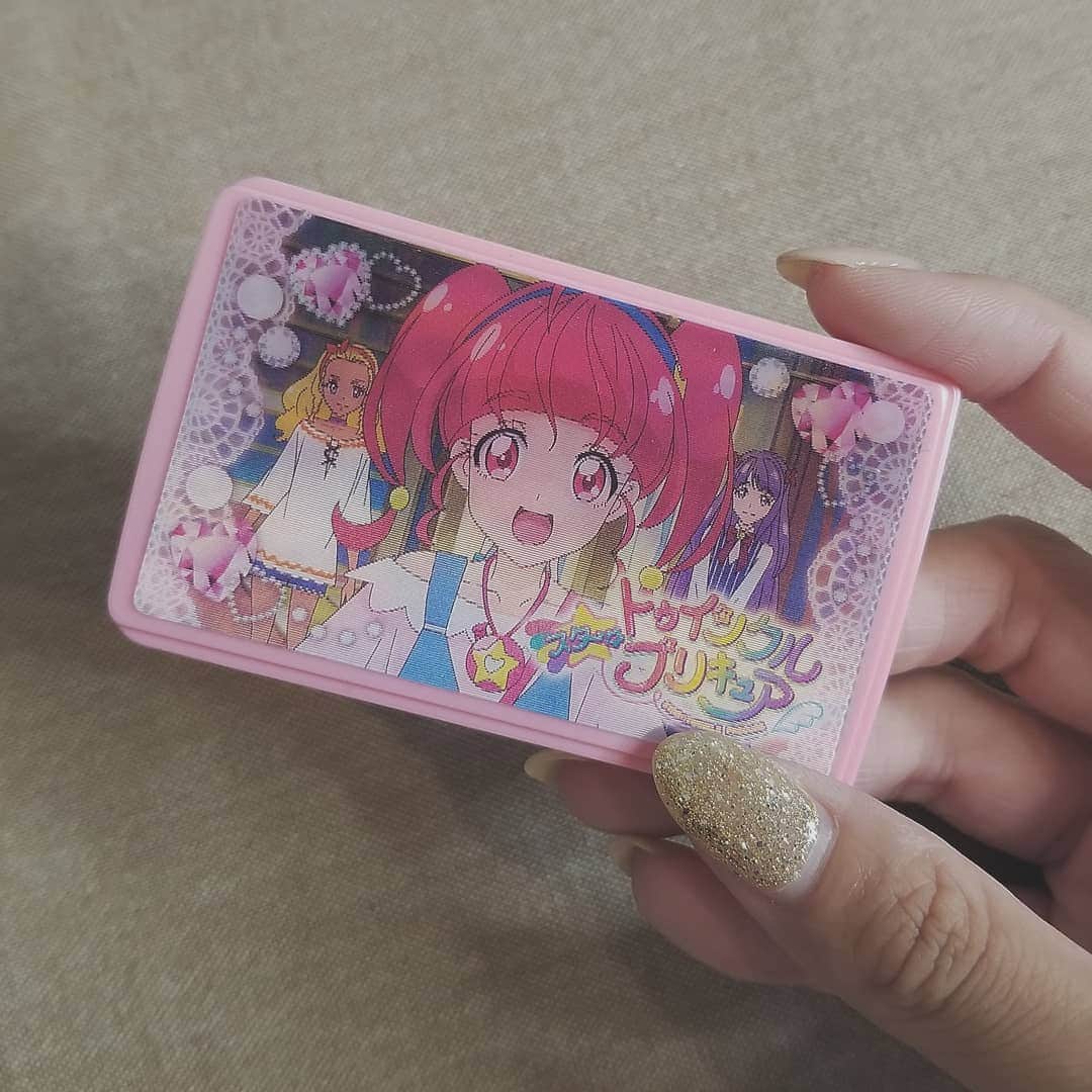 寺岡初音 のインスタグラム：「𝑵𝒂𝒊𝒍﻿ ﻿ ﻿ もうのっびのびになっちゃって﻿ 恥ずかしいけど﻿ 親指だけでも見てほしい👍﻿ ﻿ ﻿ 携帯さわる度にキラキラ~ってして﻿ めっちゃかわいい♥️﻿ 親指キラキラおすすめ笑﻿ ﻿ ﻿ #親指キラキラ﻿」