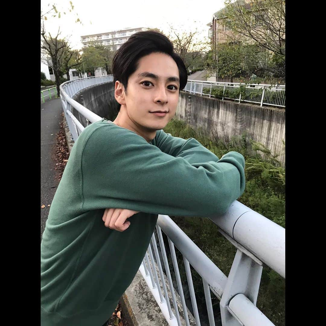 山口貴也さんのインスタグラム写真 - (山口貴也Instagram)「. 皆さん！ついに！ 待ちに待ったエスパーダの登場です！  明日午前9時からは"仮面ライダーセイバー"第5章。 是非お見逃しなく！  #仮面ライダーセイバー  #仮面ライダーブレイズ #新堂倫太郎 #秋 #1番好きな季節が来た🍁 #皆さんはどの季節が好きですか」10月3日 15時37分 - takaya_yamaguchi_official