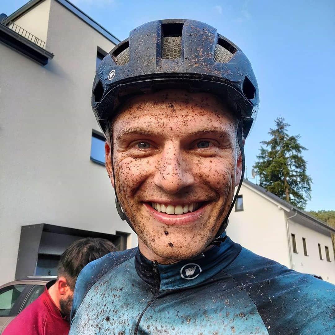 マルセル・キッテルさんのインスタグラム写真 - (マルセル・キッテルInstagram)「When little boys chase each other on incredible forest trails, sliding through muddy turns with a big smile... That was an awesome day! 🤤」10月4日 1時20分 - marcelkittel