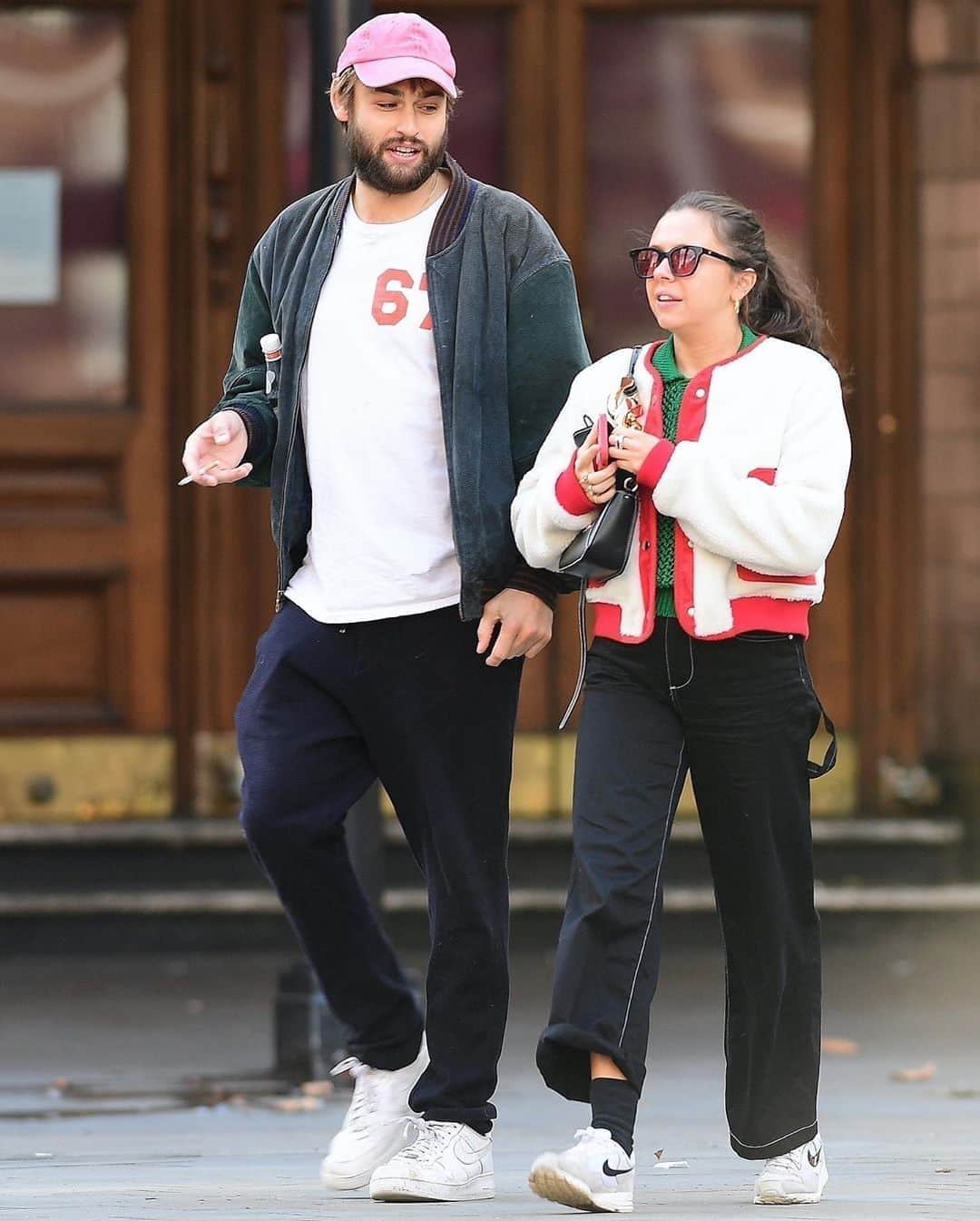 Just Jaredさんのインスタグラム写真 - (Just JaredInstagram)「Cute couple @douglasbooth and @belpowley were spotted strolling around London on Friday.  #DouglasBooth #BelPowley Photo: Backgrid」10月4日 1時39分 - justjared