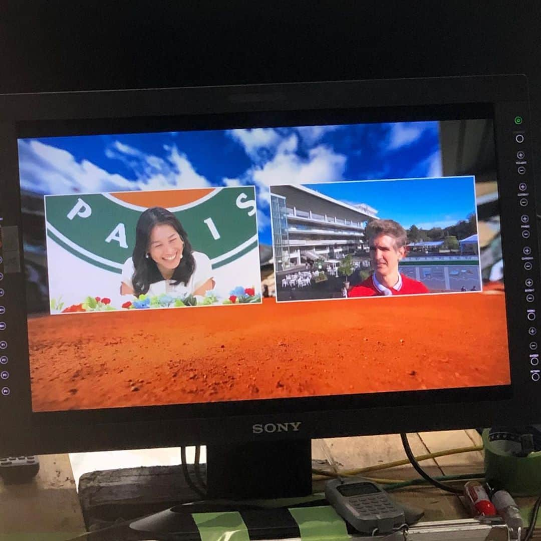 伊達公子さんのインスタグラム写真 - (伊達公子Instagram)「Roland Garros 2020大会7日目 Parisの朝は青空! 番組前スタジオは近藤大生くん、@mika_masudam 増田アナと。 Parisにいる@florent_dabadie  とも。 スタジオ後は女子3回戦ケニンvs予選から勝ち上がってきていたバラとの試合を解説。 実況は初の木村アナ。 相撲用語が出てくることがあるので解説前に突っ張りポーズで！ #伊達公子 #kimikodate #テニス #テニスプレイヤー #テニスプレーヤー #tennis #tennisplayer #instatennis #rolandgarros #rolandgarros2020 #全仏オープン #全仏オープン2020 #wowow #wowowテニス #wowowテニスアンバサダー #大会7日目 #day7」10月4日 1時33分 - kimiko.date