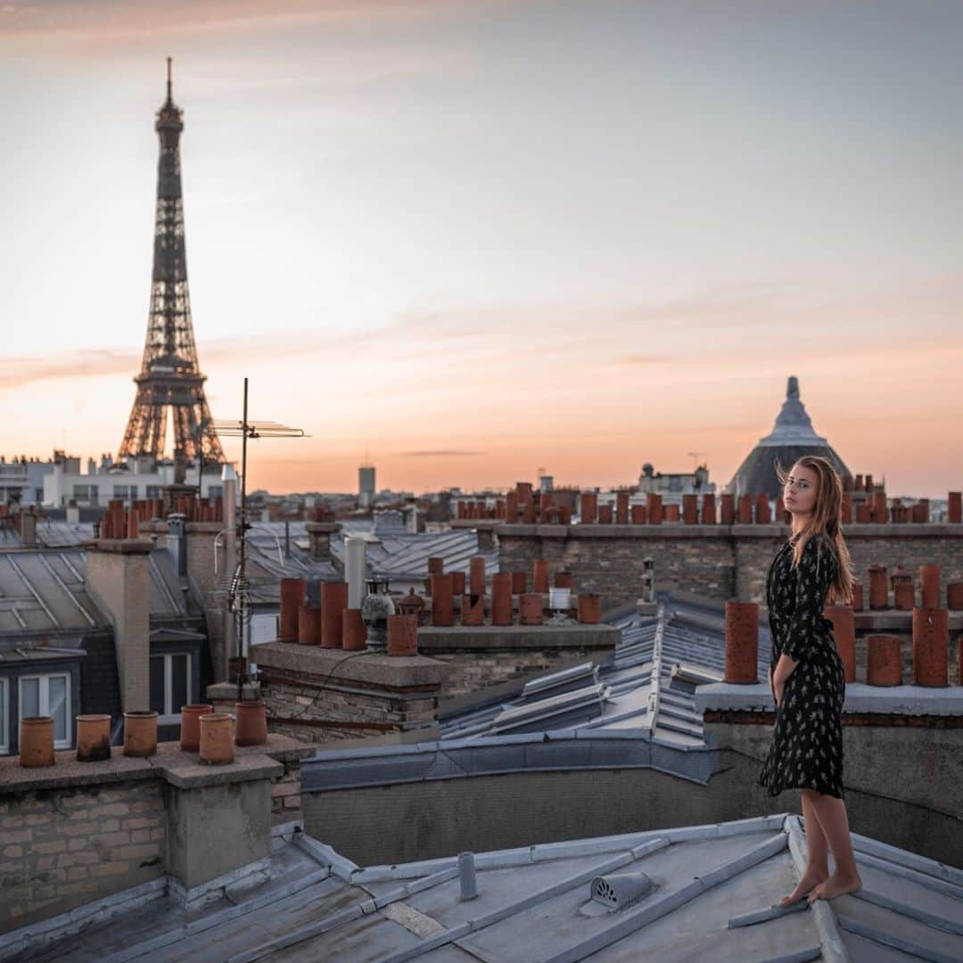 ローラ・マリノさんのインスタグラム写真 - (ローラ・マリノInstagram)「Petit passage express à Paris le temps de faire quelques ploufs à l’@insep_officiel et de revoir les copains... mais je ne reste pas, je retourne vite chercher le soleil et la mer ☀️😎 . 📸 @b.a.photos__ @benjaminauffret . #paris #rooftop #parisrooftops #sunset #sunsetphotography #parissunset #photograpgy #toureiffel #bestviewofparis #bestview」10月4日 1時49分 - _lauramarino