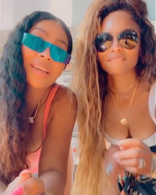 のインスタグラム：「Weekend Vibes 😎 with my girl @LaLa bumpin @lilbaby_1 #ATL」