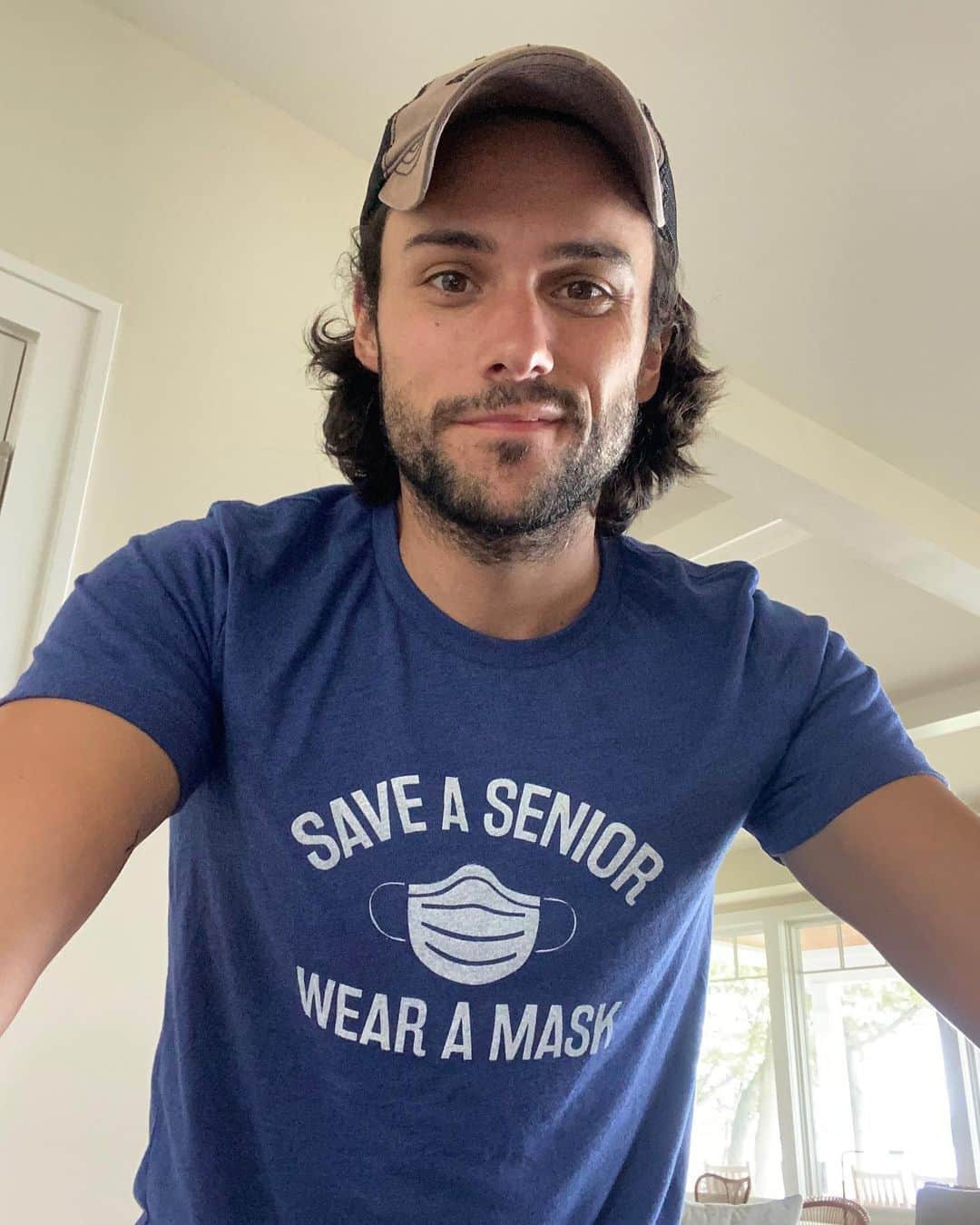 ジャック・ファライーのインスタグラム：「Thanks to everyone who booked a cameo in support of @trevorproject. This weekend I’m back on @cameo  raising money for the Fisher House Foundation @fisherhousefdtn - a charity that provides military and veteran families lodging and travel free of charge while a loved one is in the hospital. They’re doing extraordinary work. This organization is important to me, having recently lost my Grandpa, who was a WW2 Veteran and spent a lot of time inside hospitals towards the end of his life.」