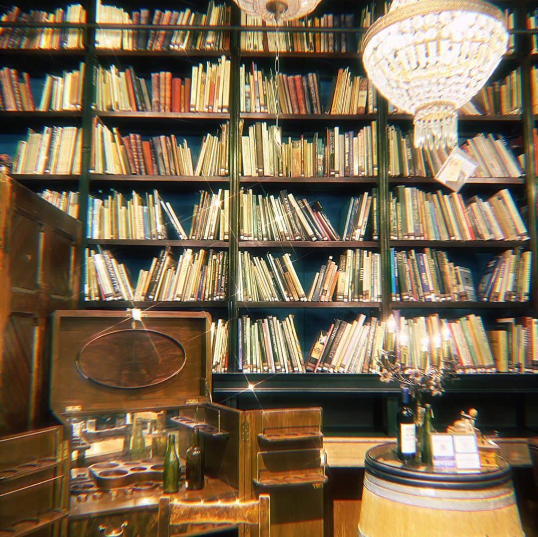 RinRinさんのインスタグラム写真 - (RinRinInstagram)「先日 @theglobe_antiques カフェの閉店の前に@minori00mon と @glassmachina とお茶してきました〜初めて行ったけどこんなに素敵な空間でもうお茶できないのが残念！でも行けて良かったー💘 (一時間以上待ちだから隣でサンドウィッチ食べに行った〜🤣) Went to have afternoon tea with @minori00mon and @glassmachina at @theglobe_antiques cafe before they closed.  They had such a beautiful atmosphere it’s a shame we won’t be able to have tea there anymore but I’m glad I was able to go before it closed. (Went for sandwiches nearby because over 1hour wait time🤣) (📸 by @glassmachina ) . . #ootd Dress: #pameopose Mask: #barrackroom Earrings: #lyramiki  Necklace: #lovebullets  . .  #rinrindoll #japan #tokyo #harajuku #japanesefashion #tokyofashion #harajukufashion #東京 #コーデ #今日のコーデ #秋コーデ #theglobeantiques #お茶会 #アフターヌーンティー #teaparty #afternoontea #tokyocafe #japancafe #東京カフェ」10月4日 2時03分 - rinrindoll