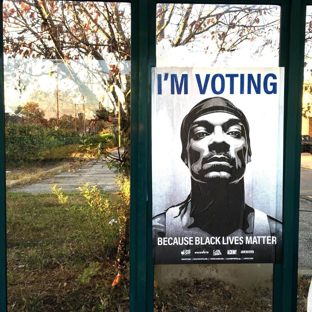 Shepard Faireyのインスタグラム：「We’re only a month away from Election Day… register to vote and get to the polls! I'm excited to see the posters of the portrait I created for #VoteWithSnoop placed in several cities around the country. Thanks @snoopdogg @rockthevote @1votecloser @oneopporg!⁠⠀ -Shepard」