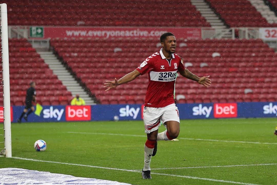 チュバ・アクポムのインスタグラム：「3 points - Glory to God🙏🏾🔥#UTB 🔴⚪️🔴⚪️」