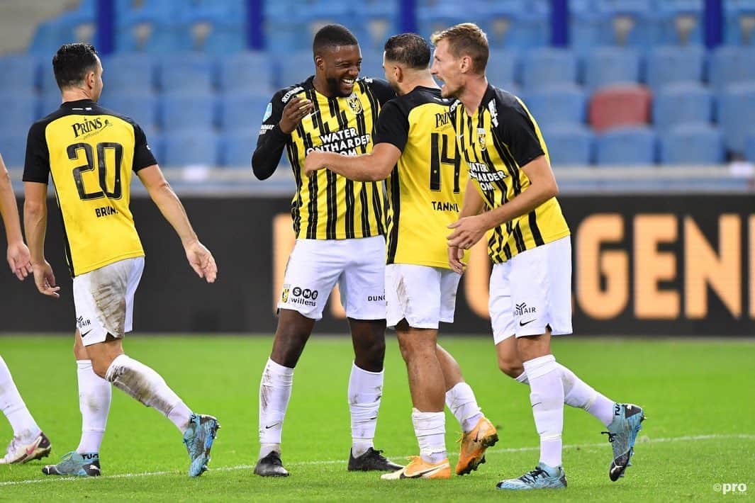のインスタグラム：「De drie punten zijn binnen 💪🏼  Met een goed gevoel de interlandperiode in!   #Vitesse #vither」