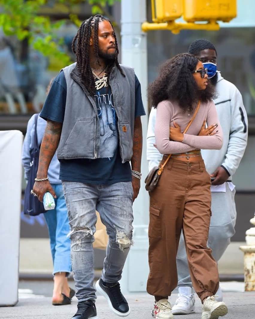のインスタグラム：「Me and my twin running around Manhattan」