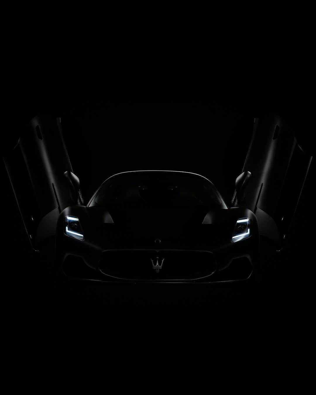 マセラティさんのインスタグラム写真 - (マセラティInstagram)「More than just a sleek way in.  Maserati MC20 butterfly doors are a functional design statement from every perspective.  MC20. The First of its Kind.  #MaseratiMC20  #Maserati」10月4日 2時29分 - maserati