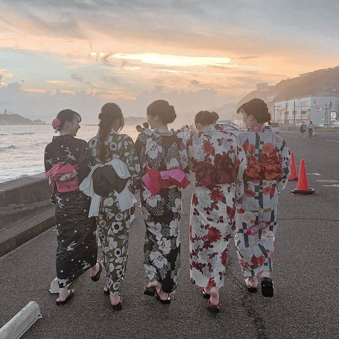 武藤ジャスピンさんのインスタグラム写真 - (武藤ジャスピンInstagram)「🦐🐕🌻🌺🤍🍟🐻 🍌🌾 🥛🥔👕🎹🕊💯  いつも応援してくださって本当にありがとうございます！  ミクチャのイベント第三弾が木曜日に終了しました🍟  コメント、アイテムなど色んな形でミクチャでも 応援してくださって楽しい配信にしてくれた皆様、 一緒にいてくれた皆様に感謝でいっぱいです🥺  漢字間違えすぎたり、毎回ゆる配信だったり、至らない点が多くありながらも、そんな私を応援してくれたと思うと嬉しくて 最終日に涙が止まりませんでした。  第三弾でも多くの方と出会え、仲良くなれて幸せです🥰  自分の生活を配信中心にする事が難しく、気楽にやる事にしましたが時間を見つける度に配信すると「待ってたよ」「配信してくれてありがとう」「じゃすの笑顔はみんなを幸せにするよ」って毎回優しいみんな、褒め倒してくれるみんなに逆に幸せと元気を貰ってました😭  使って頂いたお金で勝利が決まる制度に何度も疑問を抱きましたが、私はお金ではないと信じています。色んな方と出会えて話せる、今だからこそできる機会でもありました！  そして10月に入り残りわずかとなりましたが、 最後まで諦めずグランプリ目指して楽しんでいきたいと思います✊ 残り1ヶ月もこれからも、よろしくお願いします🥰  改めて私を選んでくれた運営さんの皆さん、ファイナリストのみんな、いつも支えてくださってる皆さん大好きです💖伝われえええ  👸🦐🐕🌻🌺🤍🍟🐻♡ 🍌🌾✂︎🥛🥔👕🎹🕊💯🤴」10月3日 17時48分 - _jasmuts