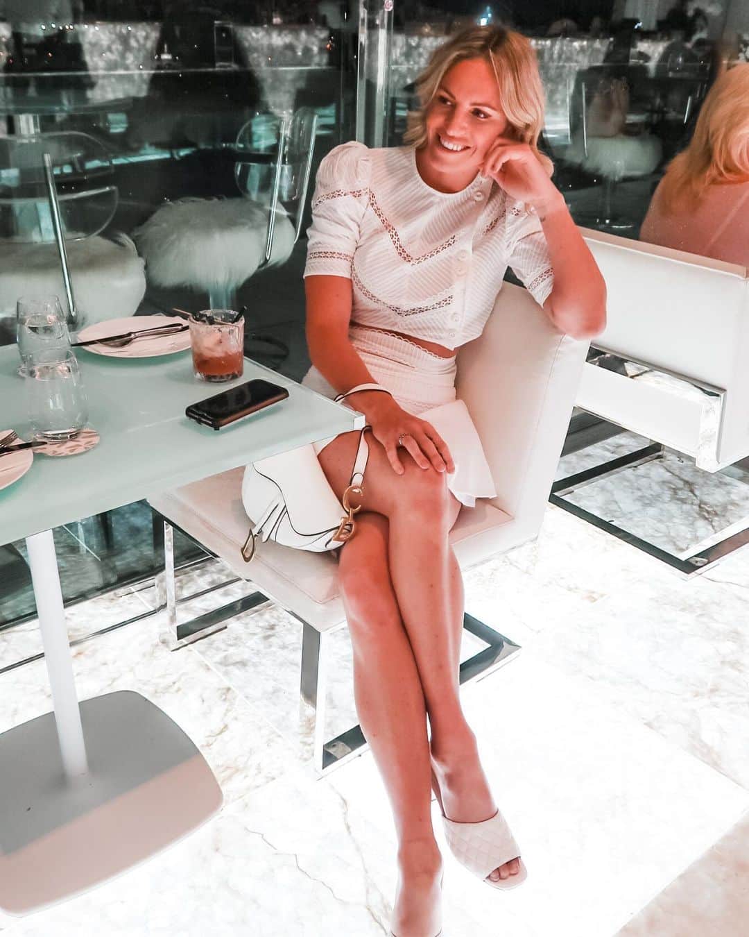 エミリー・シーボームのインスタグラム：「Cheers to the weekend.  #emporiumhotelsouthbank #southbank #brisbane #alicemccall #dior #wittner #saturday」