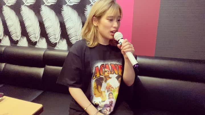 acaneのインスタグラム：「#acanecover ・ 『逢いたい... / YU-A』 ・ ・ acaneの青春ソング。笑 高校生のとき、この曲聴きながら泣いてた😭← 同世代の人は共感するはず！！！！！ ・ 何も聴かずに久しぶりに歌ってみて、 スラスラ歌えた、、ちゃんと覚えてた！ 歌ってすごいなあ、その時の感情を思い出せるもんね」