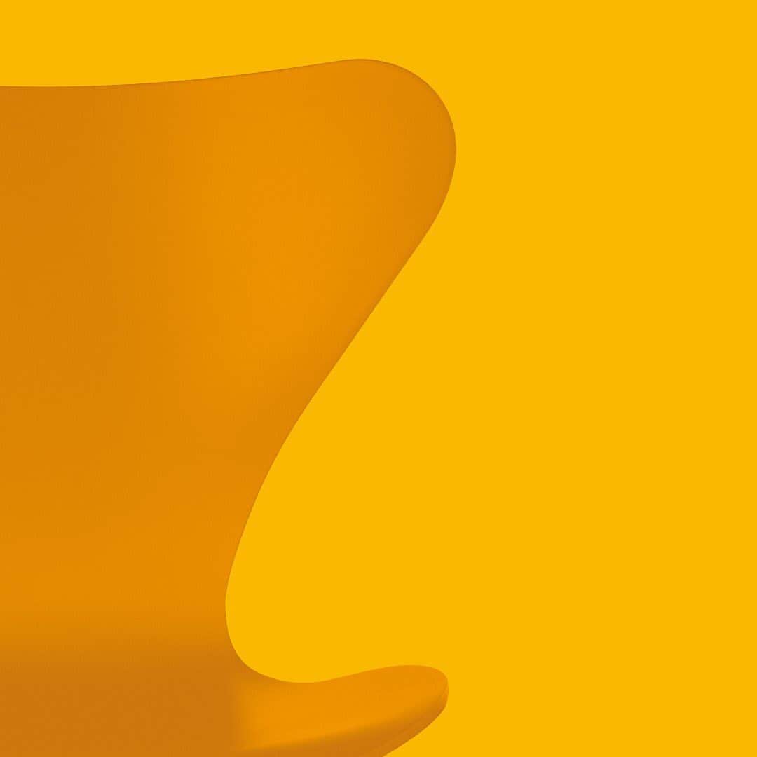 のインスタグラム：「A GLIMPSE OF YELLOW  Explore more via link in bio  #fritzhansen #fhnewcolours #asenseofcolours #aglimpseofyellow #series7 #arnejacobsen #chairs #series7chair #프리츠한센 #フリッツハンセン」