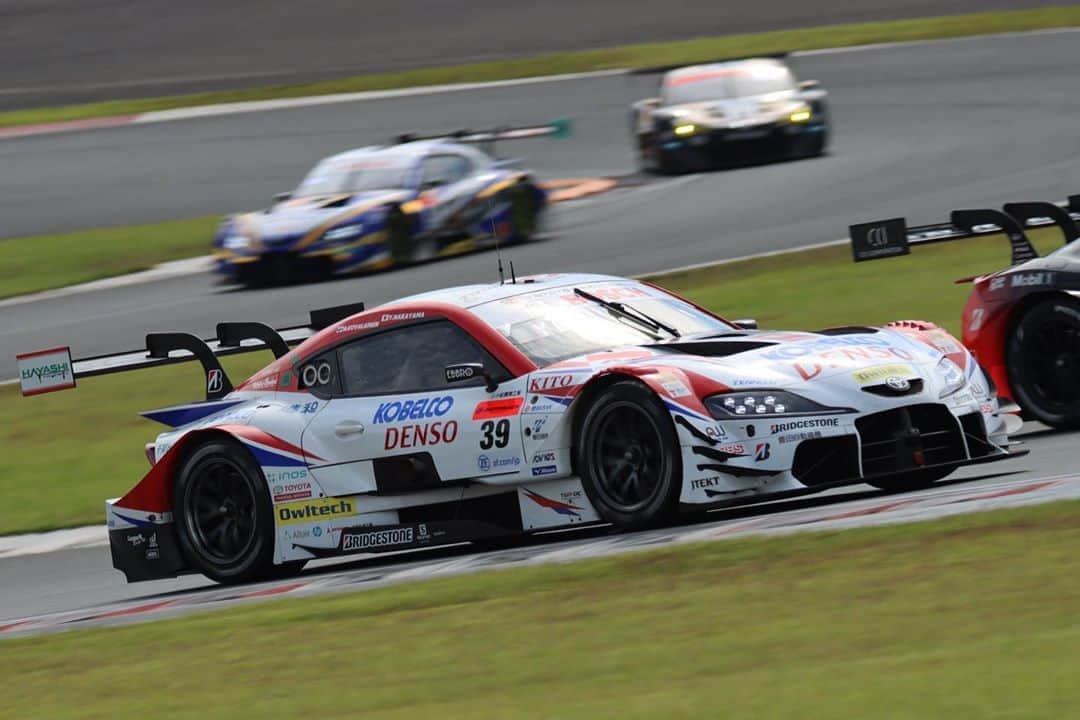 武田美憂のインスタグラム：「. SuperGT第5戦 富士スピードウェイ、予選日でした！ 制限しつつですがようやくお客様を動員しての 開催となりました🌟 わたしはお家観戦だったけど、 見ている景色にお客様がいるといないじゃ やっぱりわくわく感が違うー！ . そして肝心の予選は中山選手がQ1突破、 Q2をヘイキ選手が走り5番手フィニッシュ🏁✨ なので明日の決勝は 5番手グリッドからのスタートとなります！ 皆さまTGR TEAM SARD #39 へ たっくさんのご声援をよろしくお願いします！！ . #表彰台が見たい #sgt #supergt #tgr #supra #race #スーパーgt #tgrteamsard #owltech #オウルテック」