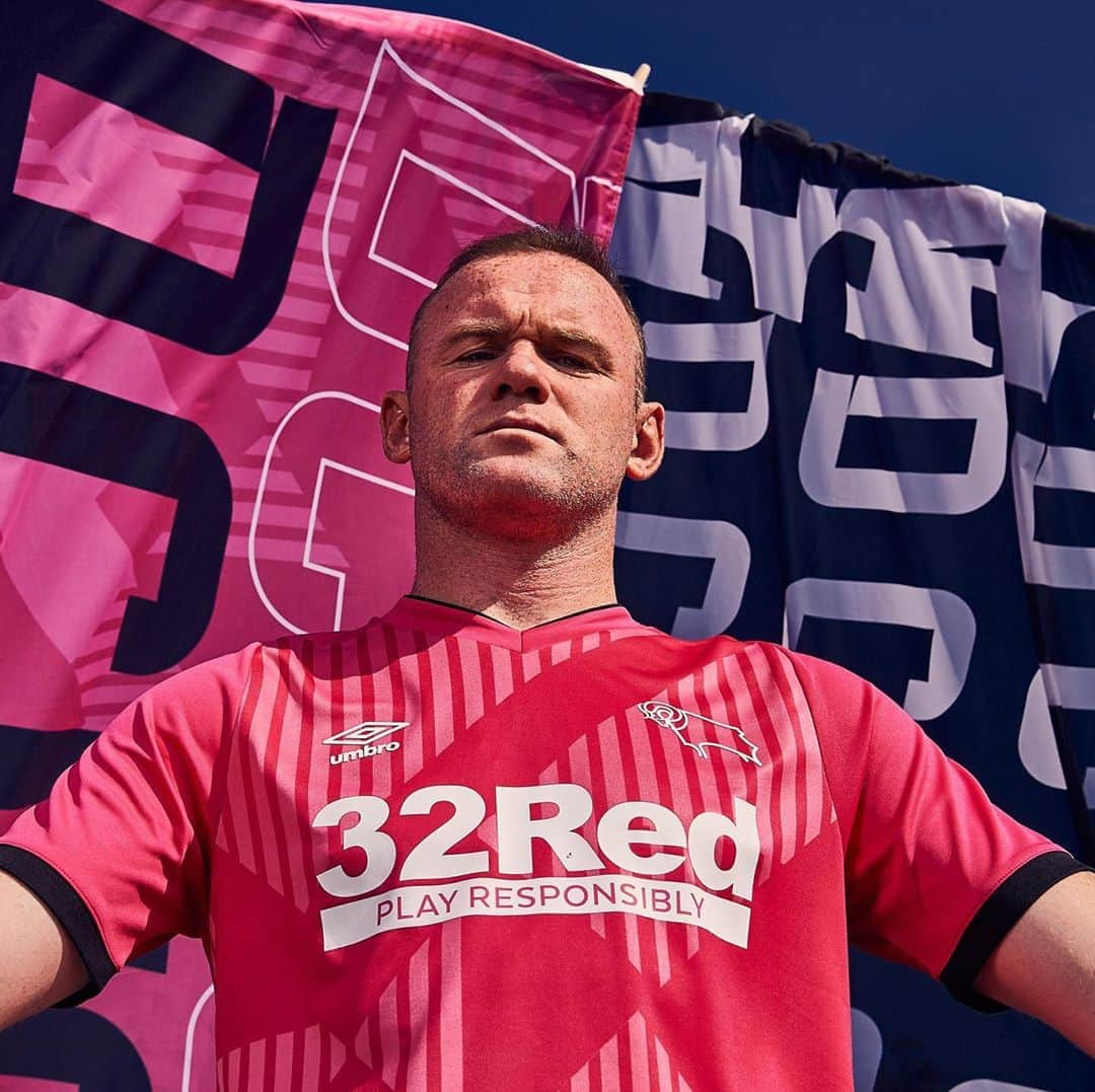 UMBROさんのインスタグラム写真 - (UMBROInstagram)「We Stand Together with @dcfcofficial.   20/21 Third Kit supporting #wearitpink 💕.   #umbro #DCFC  #umbrofootball」10月3日 18時01分 - umbro