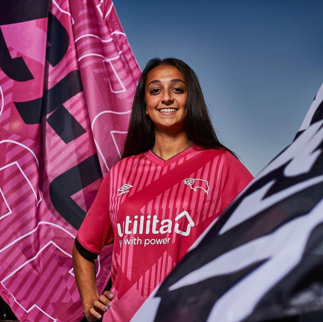 UMBROさんのインスタグラム写真 - (UMBROInstagram)「We Stand Together with @dcfcofficial.   20/21 Third Kit supporting #wearitpink 💕.   #umbro #DCFC  #umbrofootball」10月3日 18時01分 - umbro