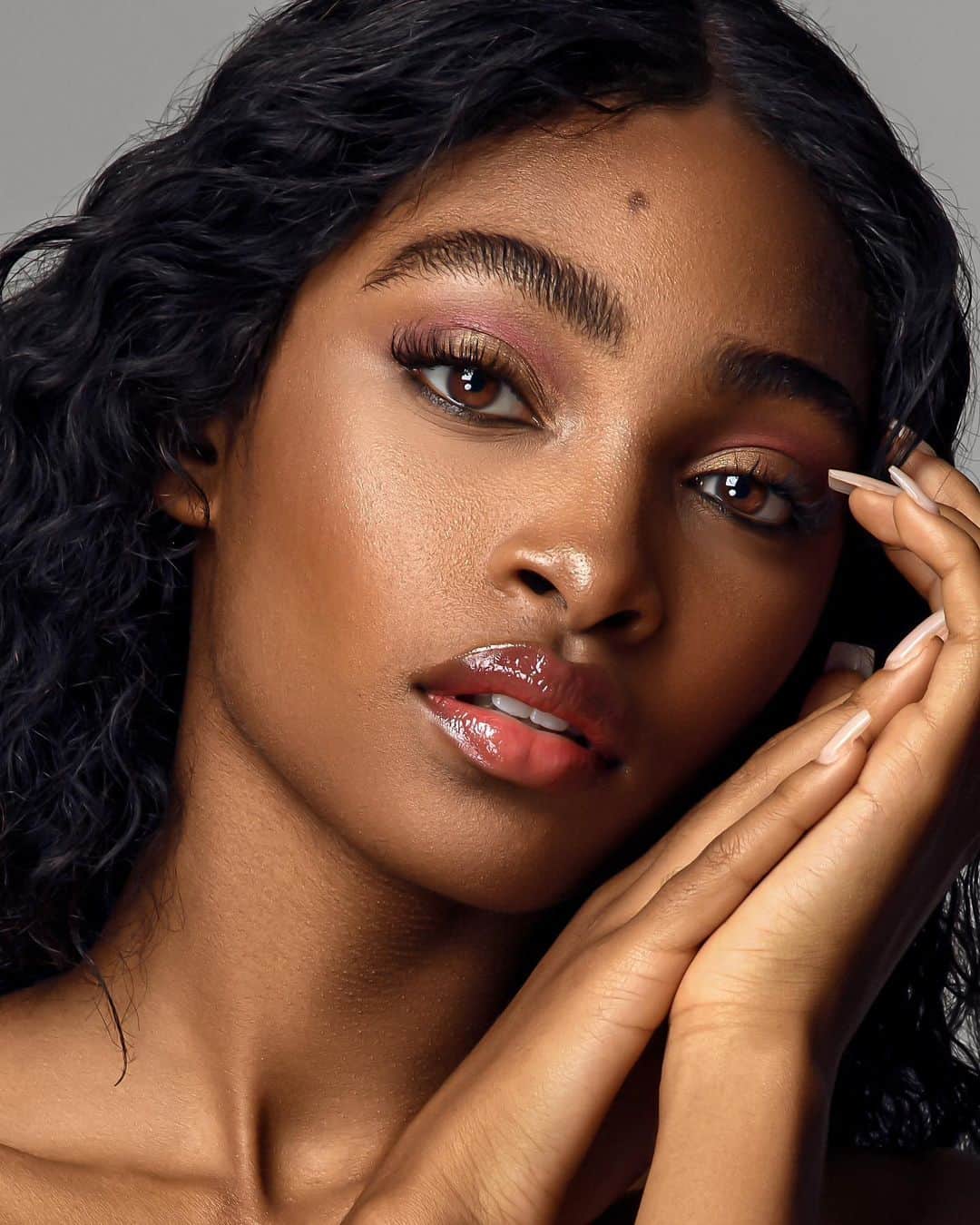 ユアアイズライのインスタグラム：「Welcome to the 7EVEN family LENA ❤️  For bookings please contact bookings@7evenmodelmanagement.com」