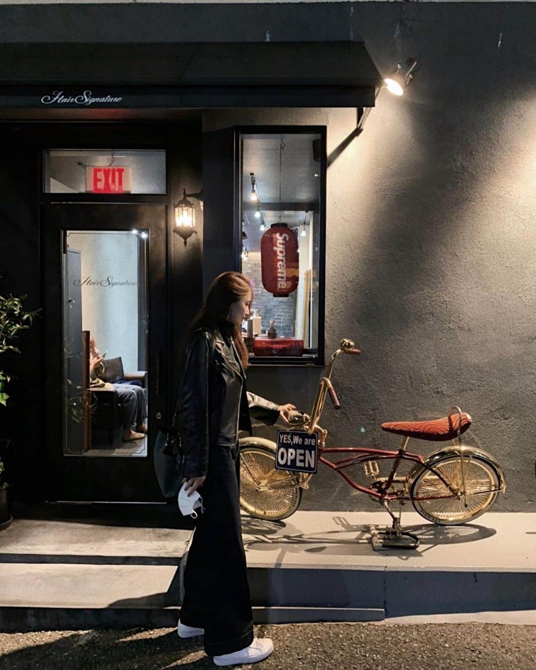 𝐊𝐚𝐤𝐢𝐠𝐢𝐅𝐮𝐤𝐚のインスタグラム：「． ． 初めて瓶ビールを少し飲んだ夜🌛 ． やっぱり大人のお味で 風花にはまだまだ飲めないと思いました。 ビールは喉で飲むらしいんやけど いっつも器官に入りそうになるのはなぜ🥱 ． お写真はほろ酔い気分でルンルンな様子の２枚🍃」
