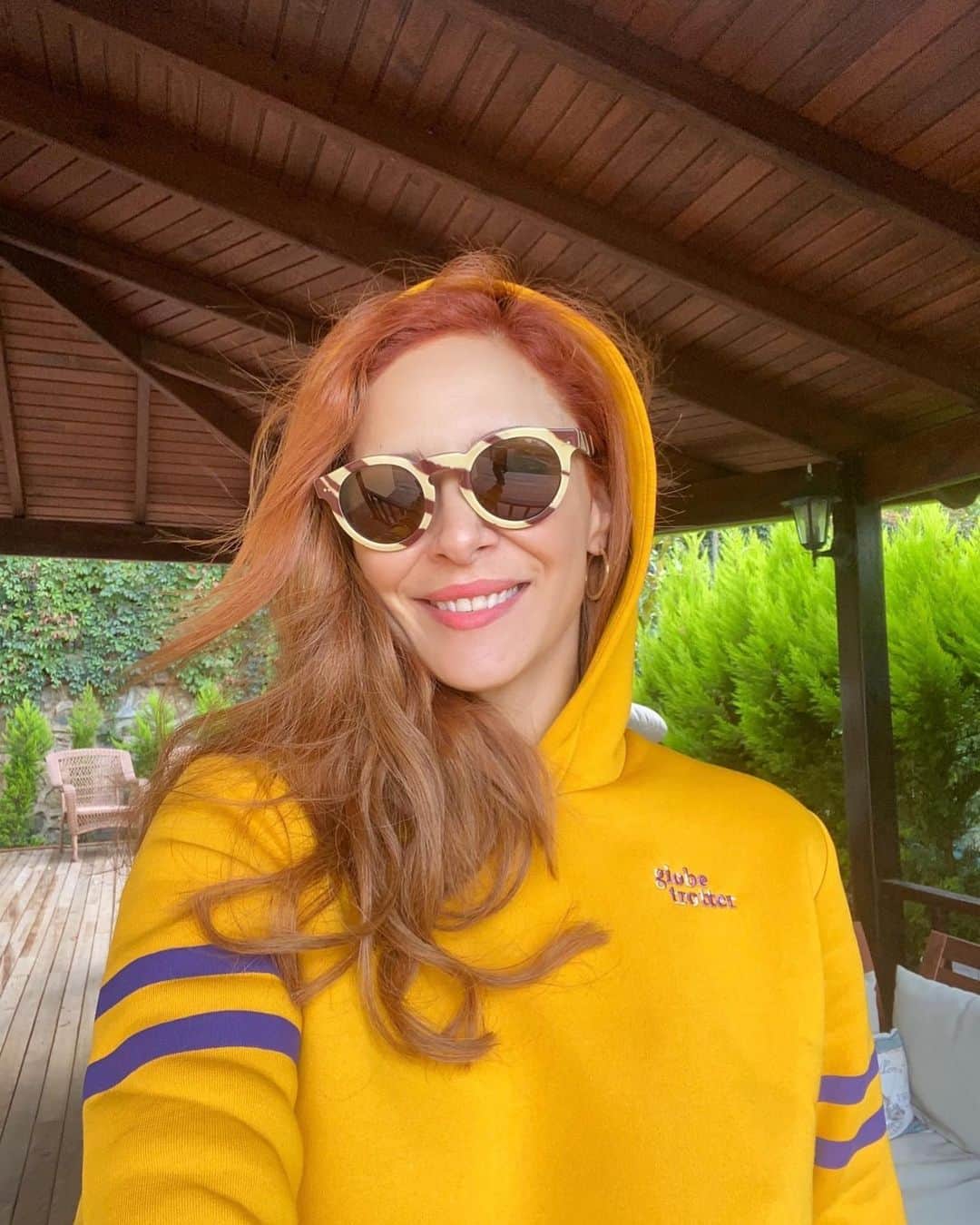 Mine Tugayのインスタグラム：「İyi hafta sonları🧡」