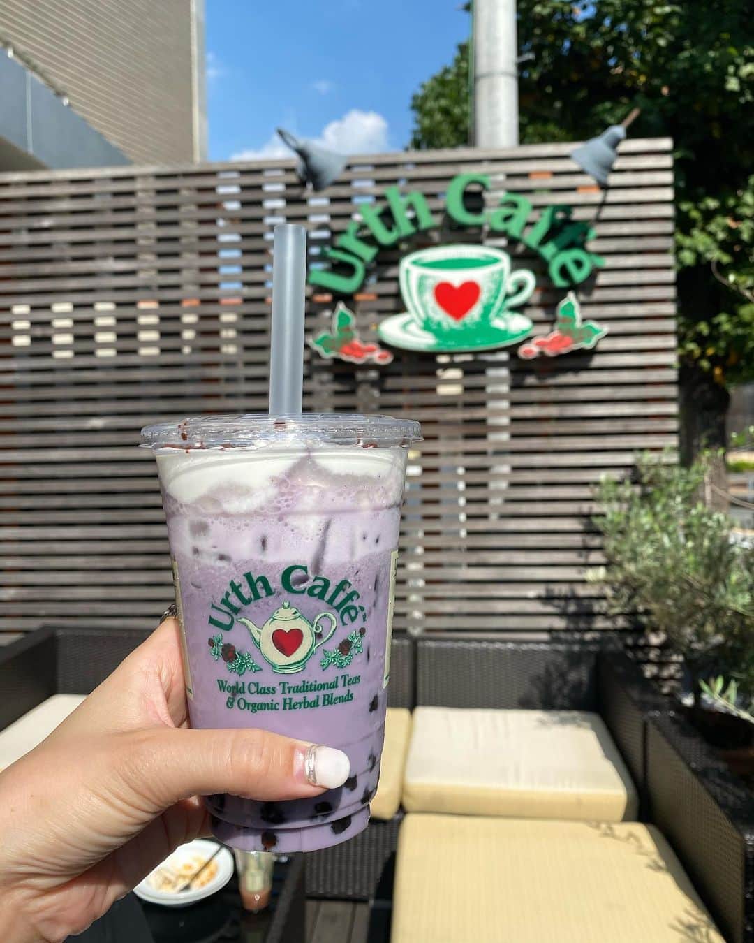 五位渕のぞみさんのインスタグラム写真 - (五位渕のぞみInstagram)「#Urthcaffe にて🥤💕 @urthcaffe_japan ㅤㅤㅤㅤㅤㅤㅤㅤㅤ ハロウィンタピオカ😈🍭🎃👻✨❤️ ㅤㅤㅤㅤㅤㅤㅤㅤㅤ ㅤㅤㅤㅤㅤㅤㅤㅤㅤ ㅤㅤㅤㅤㅤㅤㅤㅤㅤ ㅤㅤㅤㅤㅤㅤㅤㅤㅤ 💙Urth Caffé 代官山💙 03-5784-3301 東京都渋谷区猿楽町8-9 NTT渋谷ビル 1F https://tabelog.com/tokyo/A1303/A130301/13155241/ ㅤㅤㅤㅤㅤㅤㅤㅤㅤ ㅤㅤㅤㅤㅤㅤㅤㅤㅤ ㅤㅤㅤㅤㅤㅤㅤㅤㅤ ㅤㅤㅤㅤㅤㅤㅤㅤㅤ ㅤㅤㅤㅤㅤㅤㅤㅤㅤ #アースカフェ #代官山 #daikanyama #다이칸야마 #代官山カフェ #タピオカミルクティー #タピオカ #タピ活 #タピオカ巡り #タピオカ好き #タピオカ部 #タピオカグラム #タピる #東京カフェ #カフェ巡り #도쿄 #카페 #카페스타그램 #cafe #cafe巡り #셀스타그램 #일본 #インスタグラマー #インフルエンサー #모델  @urthcaffe @urthcaffesaudi @urthcaffedubai」10月3日 18時24分 - nonnon0319