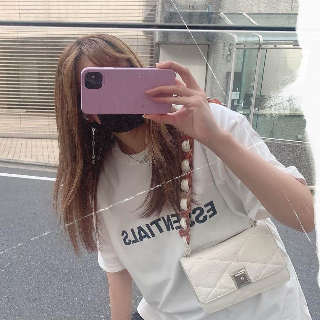 滝沢結貴のインスタグラム：「@casetify から、エコフレンドリーな竹由来の素材を使用した、100％堆肥•生分解性可能なコンポスタブルなiPhoneケースが誕生して、カスタマイズしていただきました💕﻿ 好きな文字が入れられて、イニシャルのYTを入れていただいたよ！﻿ ケースの色も選べて、わたしはラベンダーをチョイスしました💜﻿ ﻿ 最近お洋服も真っ黒だから、せっかくだから遊び心をと思って選びました。﻿ 気分に合わせて、ケースも楽しみたいよね。﻿ 長く使おうー！！🥳﻿ ﻿ @CASETiFY_jp #CASETiFY #StateYourCase #CASETiFYCONSCiOUS」