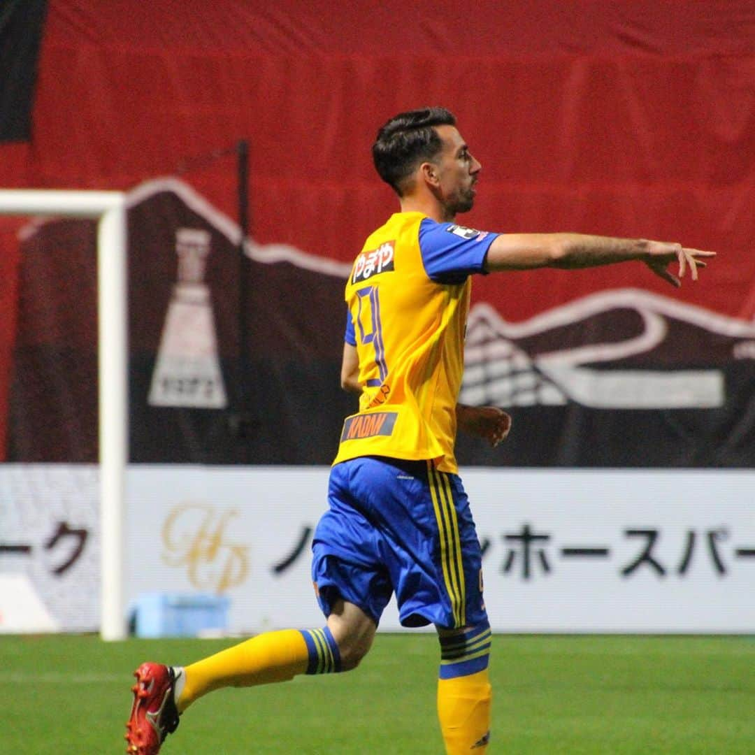 イサーク・クエンカのインスタグラム：「Happy to be back ⚽️💫」