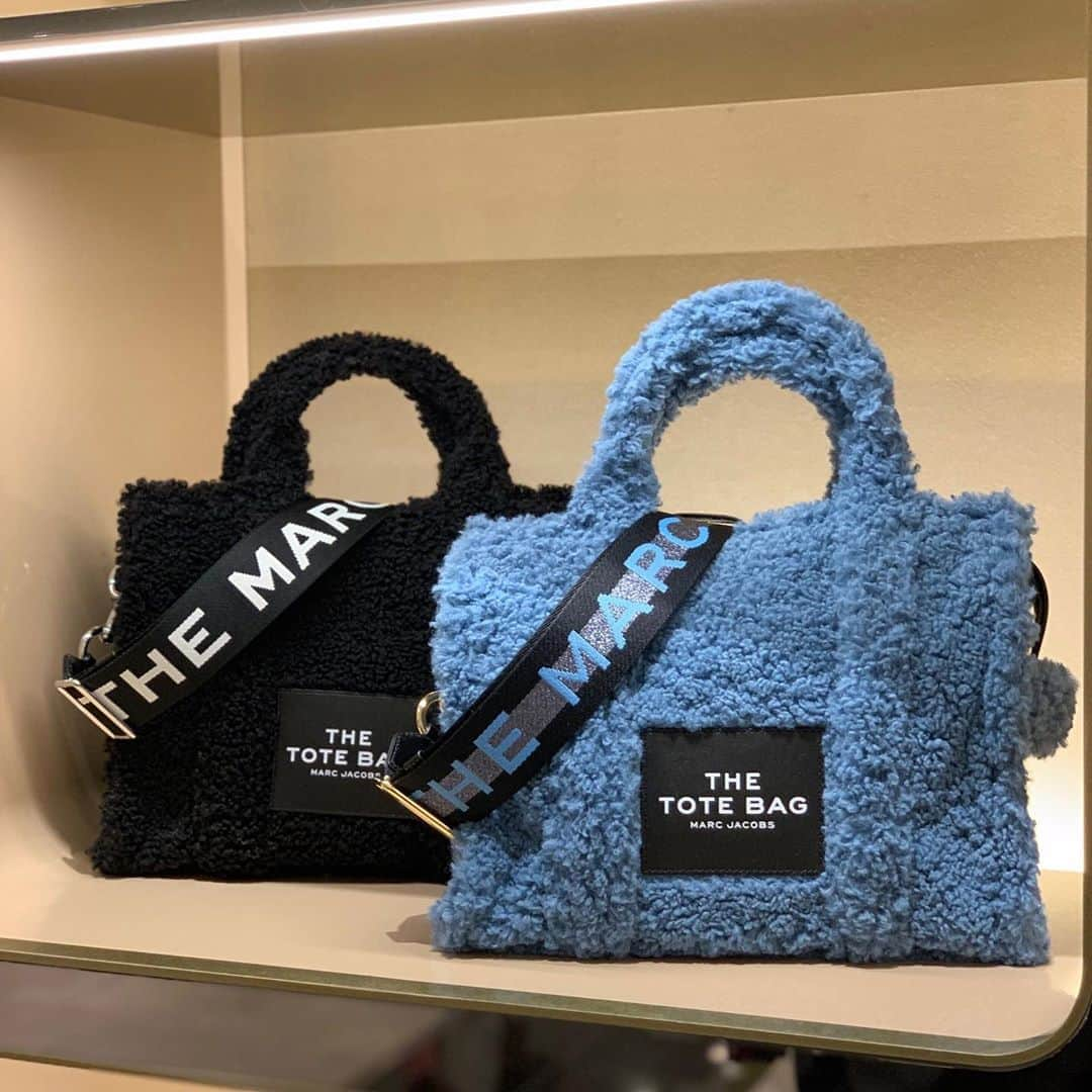 HANKYU.MODEさんのインスタグラム写真 - (HANKYU.MODEInstagram)「THE MARC JACOBS THE TRAVELER TOTE 3F MODE #Hankyu #HANKYUMODE #umedahankyu #阪急うめだ本店 #うめだ阪急 #阪急百貨店 #osaka #umeda #mode #marcjacobs #themarcjacobs #thetotebag #マークジェイコブス #ザマークジェイコブス #aw20 #トートバッグ #秋冬バッグ #ふわもこ #テディベア #ジャカード織」10月3日 18時34分 - hankyumode