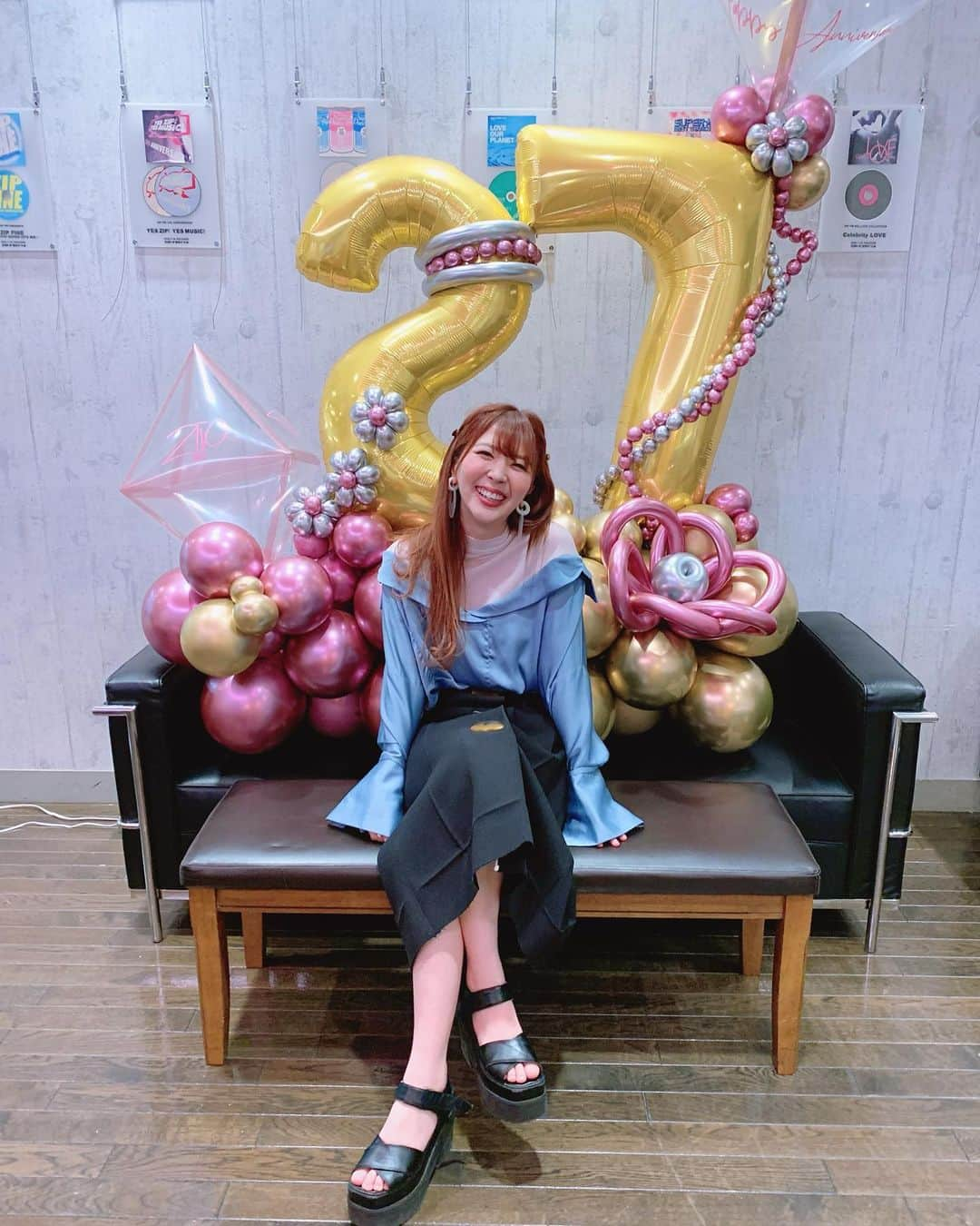 白井奈津さんのインスタグラム写真 - (白井奈津Instagram)「ZIP-FM 27th ANNIVERSARY✨✨  今年は直接会えないからさ そのぶん内側で深く繋がれたら☺️👐  配信でZIP SNS SQUAREお届けしてるよ🌈 明日、私とアンジェリカさんで ZIPのクイズ番組やるの😳👏✨ どうなることやら笑 みて参加してね✨ 日曜日の夜一緒に過ごそ〜💋 （ほぼ内容まだ聞いてない笑）  その後のfind outもゲスト豪華なの😋 andropとフレデリックがゲストに登場です💗 こっちはラジオね！！笑  とにかく明日の夜はいろいろ出て わちゃわちゃにはしゃぐので よろしく候🥰  #zipfm #snssquare @zipfm77.8  #ZIPヒストリーを紐解くアタック27 #10月4日 #18時から　 #zipfmのyoutubeチャンネルで #アンジェリカさんと　@angelica_dragqueen  #findout #ゲストは #androp @androp_official  #フレデリック @frederigram #私は30歳です😂」10月3日 18時49分 - shirai_natsu