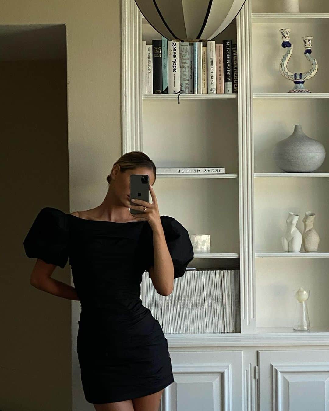 Mathilde Goehlerのインスタグラム：「Reklame/tag.. How I wished my Friday night looked like. Instead I was sleeping 🦦」