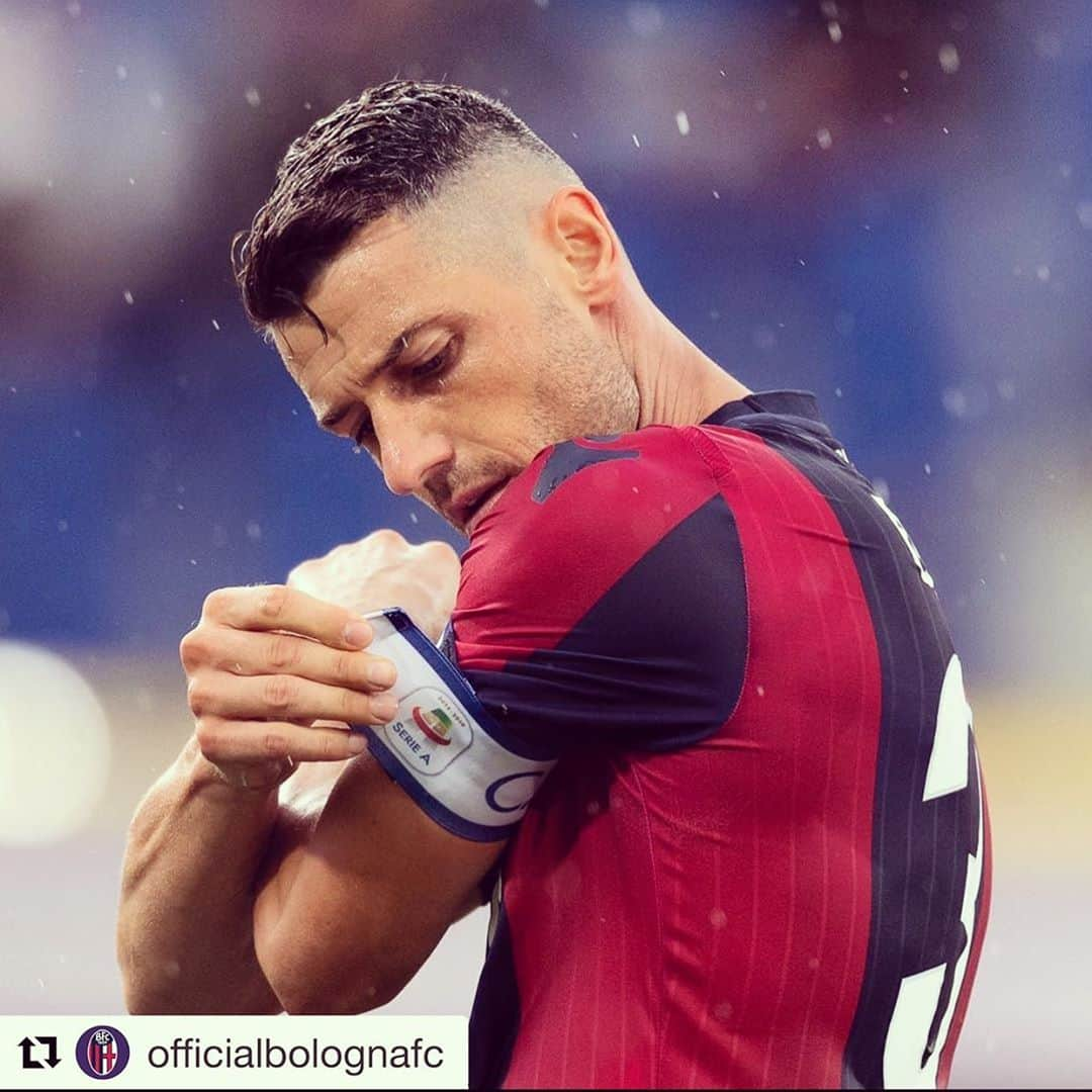 ブレリム・ジェマイリのインスタグラム：「Auguri @officialbolognafc  Sei e rimarrai sempre nel mio cuore! 🔴🔵」