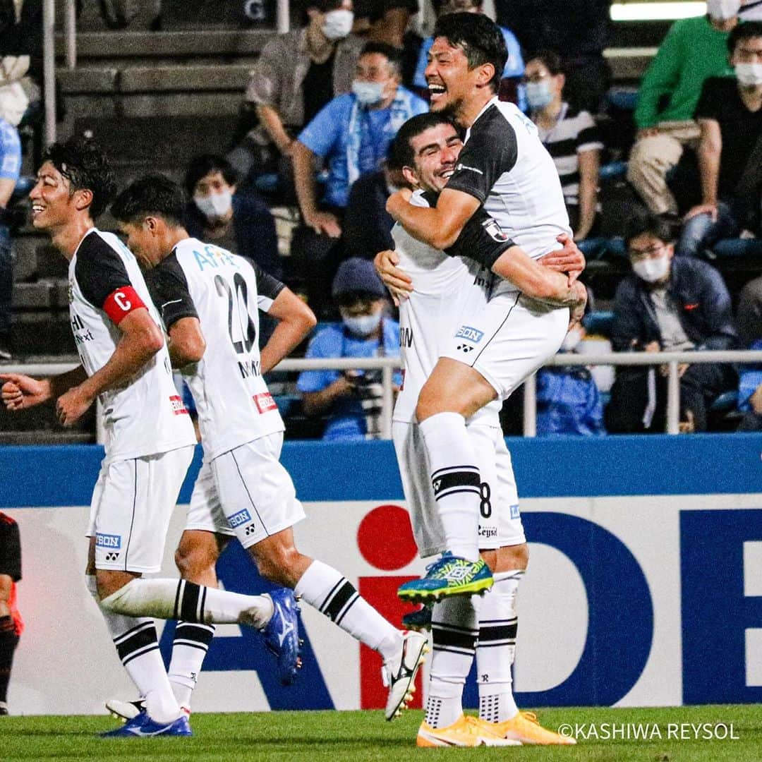 柏レイソルさんのインスタグラム写真 - (柏レイソルInstagram)「#HappyHug  @hidekazu_7_otani @richardsonfs  #kashiwa #reysol #YFCvREY #jleague」10月3日 18時45分 - kashiwareysol_official