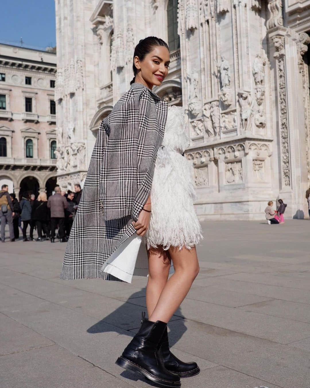 Diipa Büller-Khoslaのインスタグラム：「Transitioning into Fall fashion like..  yay or nay for this look?」