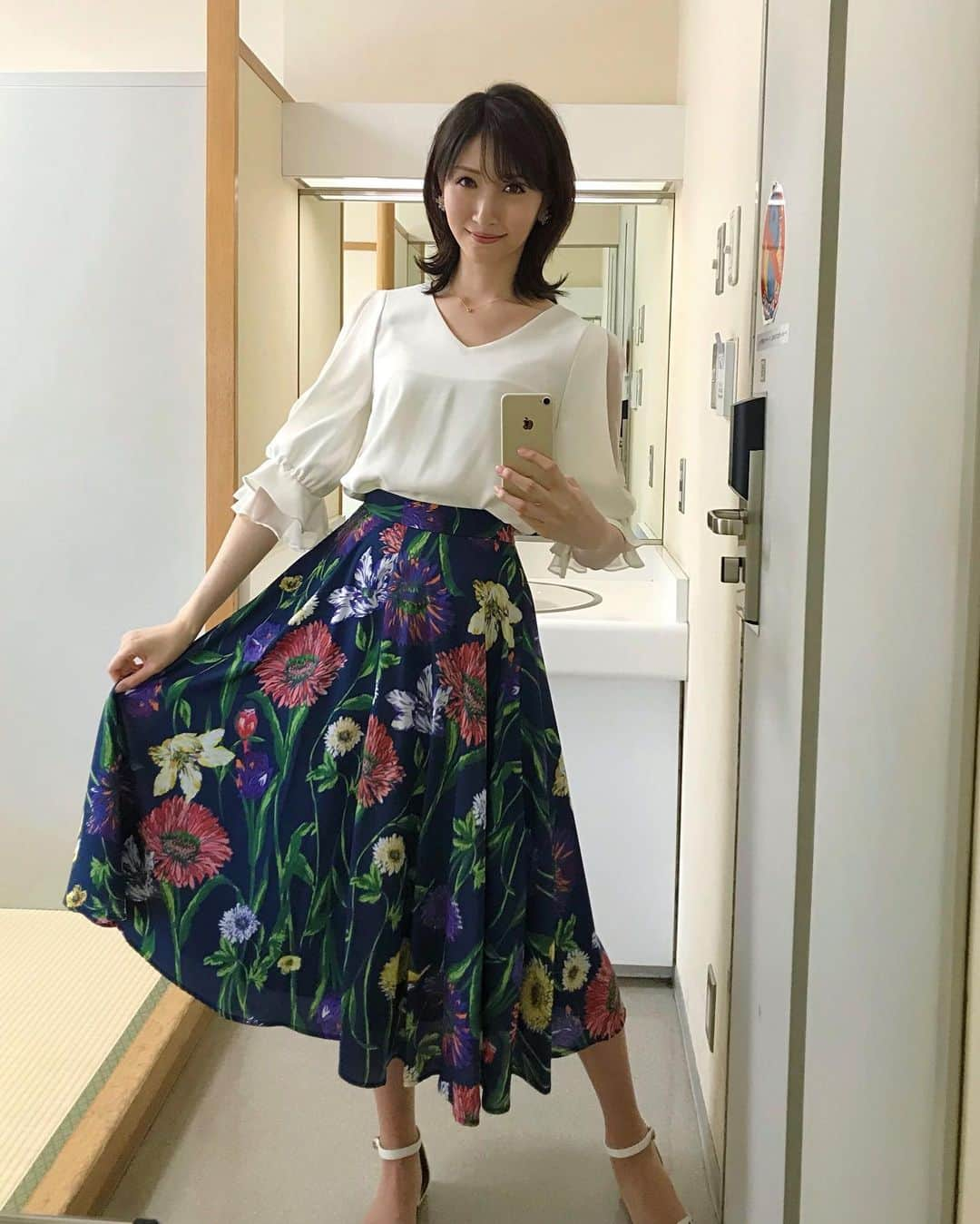 横山ルリカさんのインスタグラム写真 - (横山ルリカInstagram)「. #めざましテレビ ⏰👗 . #tops #snidel  #skirt #AndCouture . #💐💐💐  . 本日24:00〜 【競馬予想TV!】に出演します🏇✨ いよいよ秋のG１開幕🎉 ⭐️スプリンターズS 予想バトルをお楽しみに🔥 ぜひ、ご覧ください🌈 . #競馬予想TV #スプリンターズステークス」10月3日 19時03分 - rurika_yokoyama_official