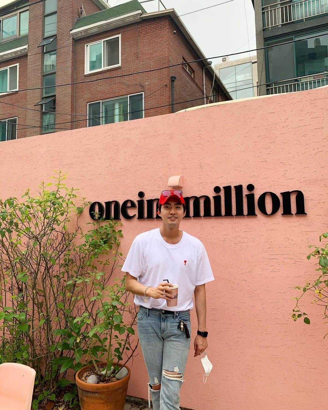 ペク・ミニョンのインスタグラム：「🥤」