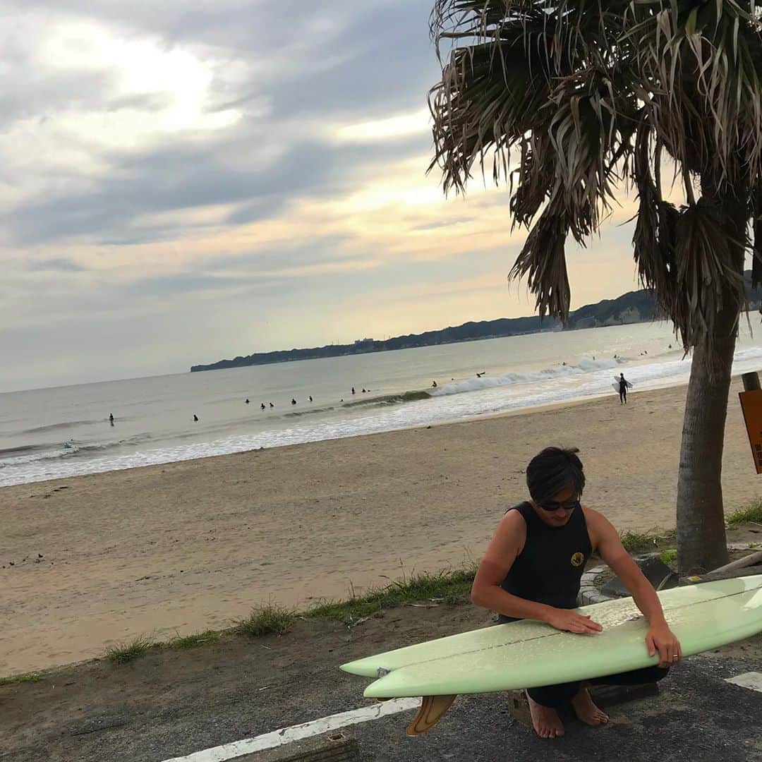 加藤章太郎さんのインスタグラム写真 - (加藤章太郎Instagram)「夕波 軽く1R、小波だったけどスッキリ☺︎ #surf #surfing #waxup #beach #bodyglove」10月3日 19時15分 - __shotaro__