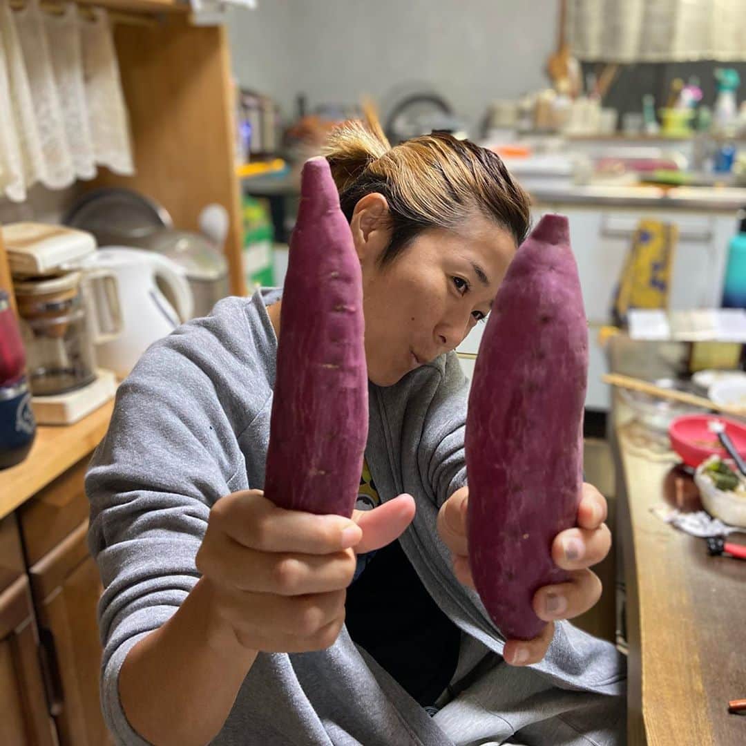 大儀見優季のインスタグラム：「愛情たっぷりの🍠頂きました。 家族みんなで美味しく頂いてます！ #NakaiNouen #仲井農園  #さつまいも #sweetpotato」