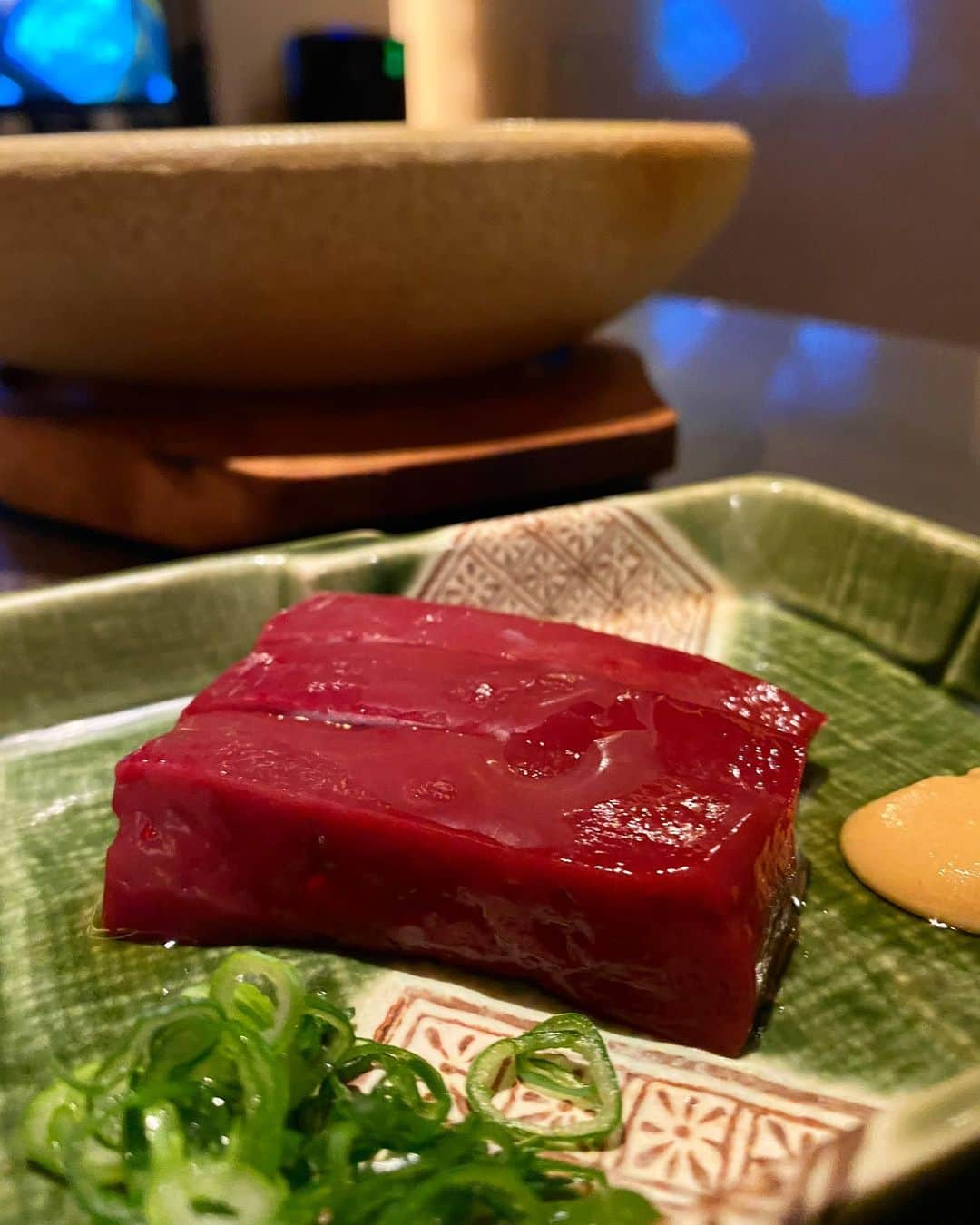 濱野りれさんのインスタグラム写真 - (濱野りれInstagram)「Steak restaurant "Kintan Shirogane" I made a reservation because I was called by the liver🥺And also Meat sushi 🥺✨ It was the first time in 3 years. It's been a very long time!! I would like to go again soon❤️ . . ステーキレストラン"白金金舌"へ🐮 ここのレバーがどうしても食べたくなって予約したの✒︎ 三年ぶりくらいにお邪魔したんだけど 相変わらず絶品レバーでした❤︎ コース＋肉寿司も追加注文🐷💥 予約も当日行けたのでまたすぐ行きたいな🌸 . . #rirelog #tokyoeats #tokyorestaurant #shirogane #kintan #kintanshirokane #wagyu #wagyusteak #tokyogourmet #louisvuitton #louisvuittonaddict #louisvuittoninternational #lvjacket #白金金舌 #金舌白金 #ステーキ #和牛 #レバー #肉寿司 #白金 #東京グルメ」10月3日 19時11分 - riregram