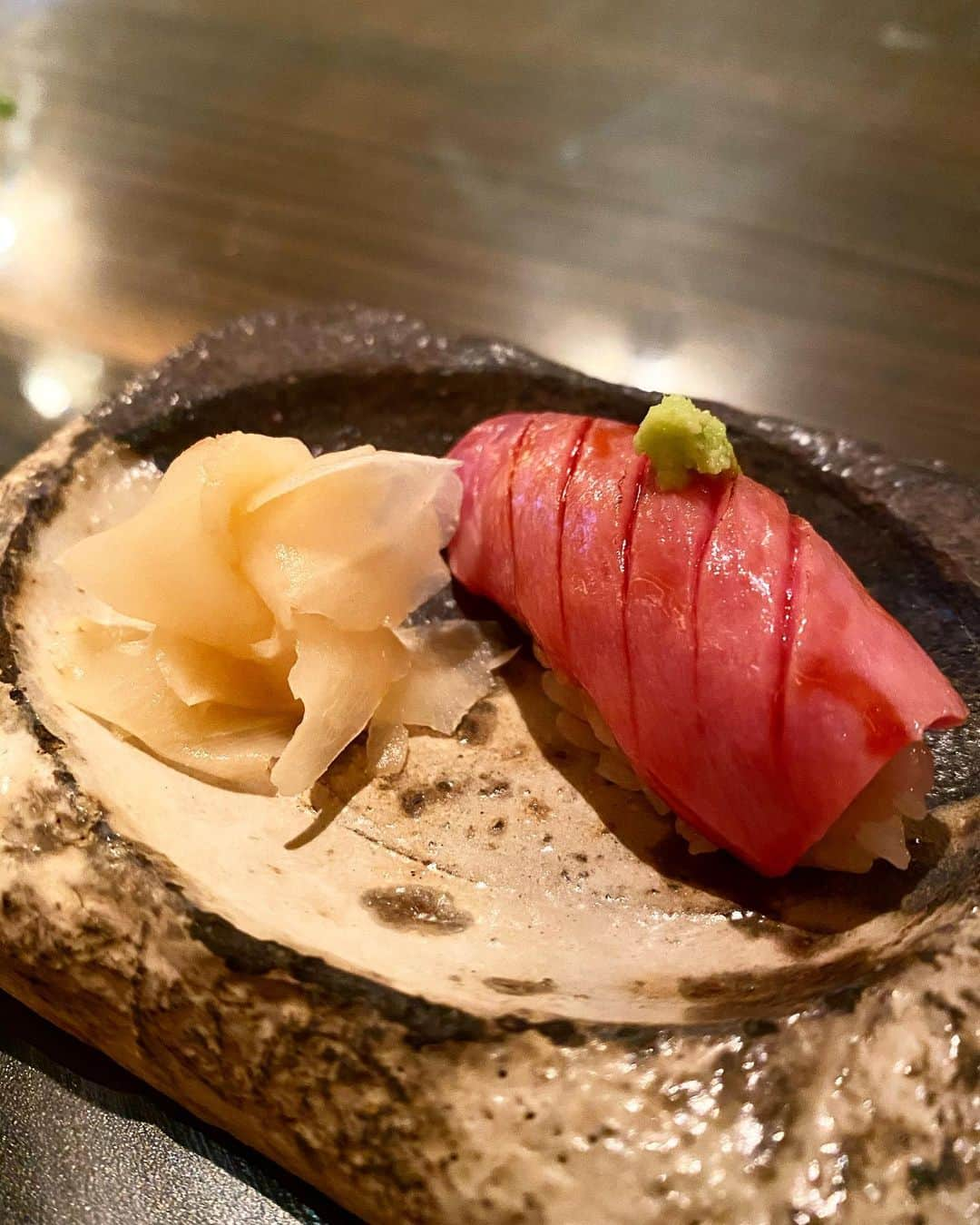 濱野りれさんのインスタグラム写真 - (濱野りれInstagram)「Steak restaurant "Kintan Shirogane" I made a reservation because I was called by the liver🥺And also Meat sushi 🥺✨ It was the first time in 3 years. It's been a very long time!! I would like to go again soon❤️ . . ステーキレストラン"白金金舌"へ🐮 ここのレバーがどうしても食べたくなって予約したの✒︎ 三年ぶりくらいにお邪魔したんだけど 相変わらず絶品レバーでした❤︎ コース＋肉寿司も追加注文🐷💥 予約も当日行けたのでまたすぐ行きたいな🌸 . . #rirelog #tokyoeats #tokyorestaurant #shirogane #kintan #kintanshirokane #wagyu #wagyusteak #tokyogourmet #louisvuitton #louisvuittonaddict #louisvuittoninternational #lvjacket #白金金舌 #金舌白金 #ステーキ #和牛 #レバー #肉寿司 #白金 #東京グルメ」10月3日 19時11分 - riregram