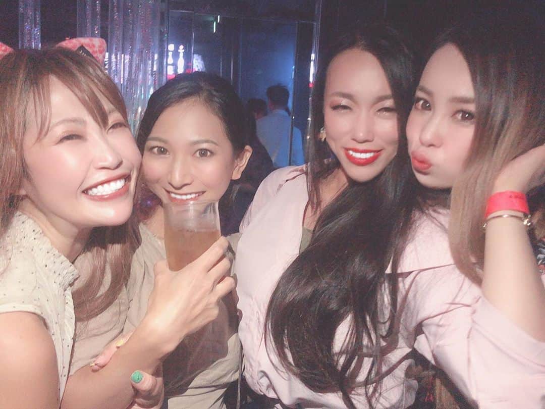 DJ YURINAさんのインスタグラム写真 - (DJ YURINAInstagram)「Happy weekend❣️❣️ いくつになっても毎日楽しくお酒飲んで笑っていたい🥂 . . そんな今夜は渋谷　@laureltokyo にてDJ です💓 最高な週末にしましょう❣️ . . . . #weekend #dj #djyurina #tgif #girls #japnesegirls #roppongi #aigroom #djmag #drink #club #party #shibuya #smile #friday #saturday #necomimi #partytime」10月3日 19時20分 - dj_yurina_tokyo