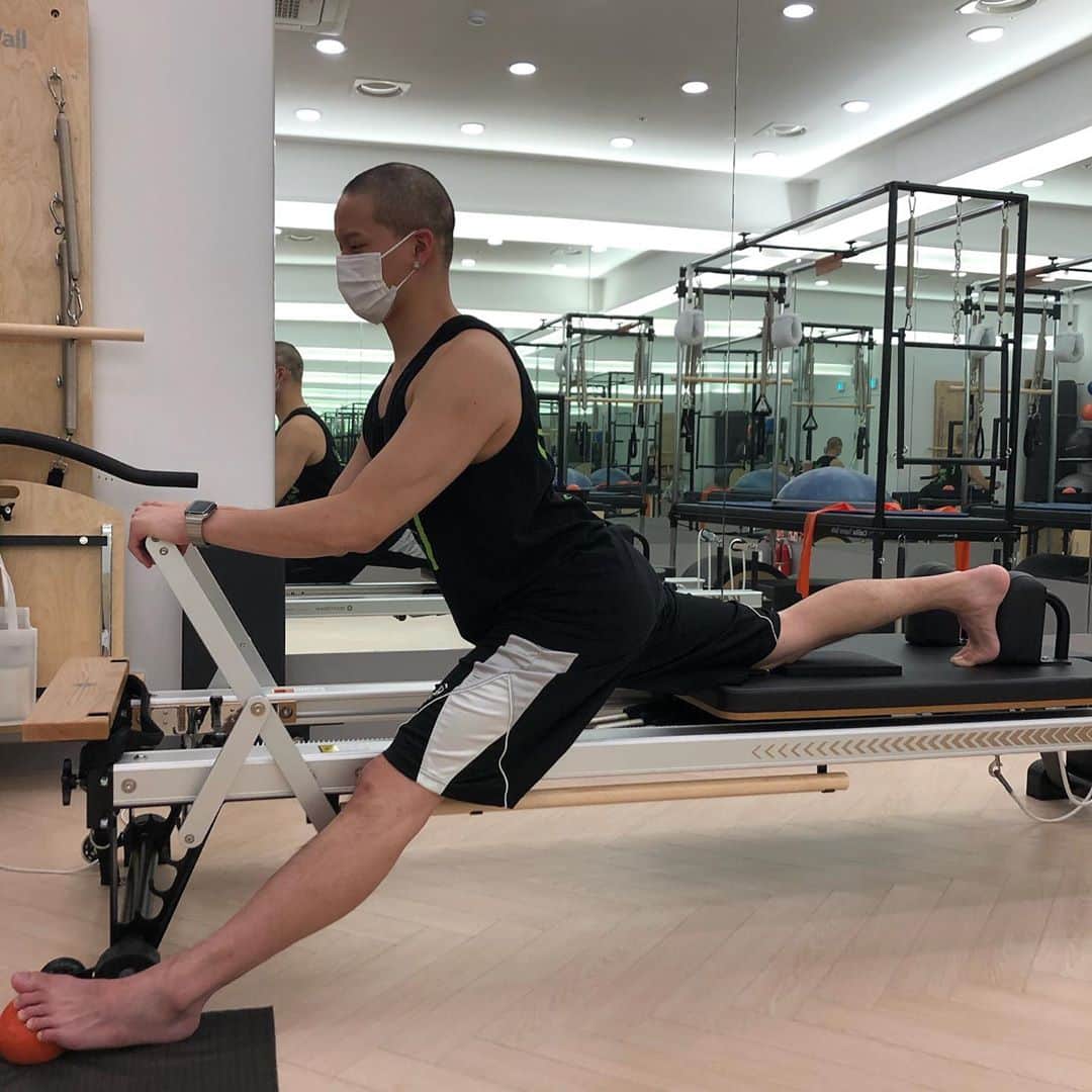 プニエル のインスタグラム：「My posture is shiiieeet so I’m trying to fix it with #Pilates. It’s so difficult   자세가 너무 안 좋아서 필라테스로 교정 중! 너무 힘들다」