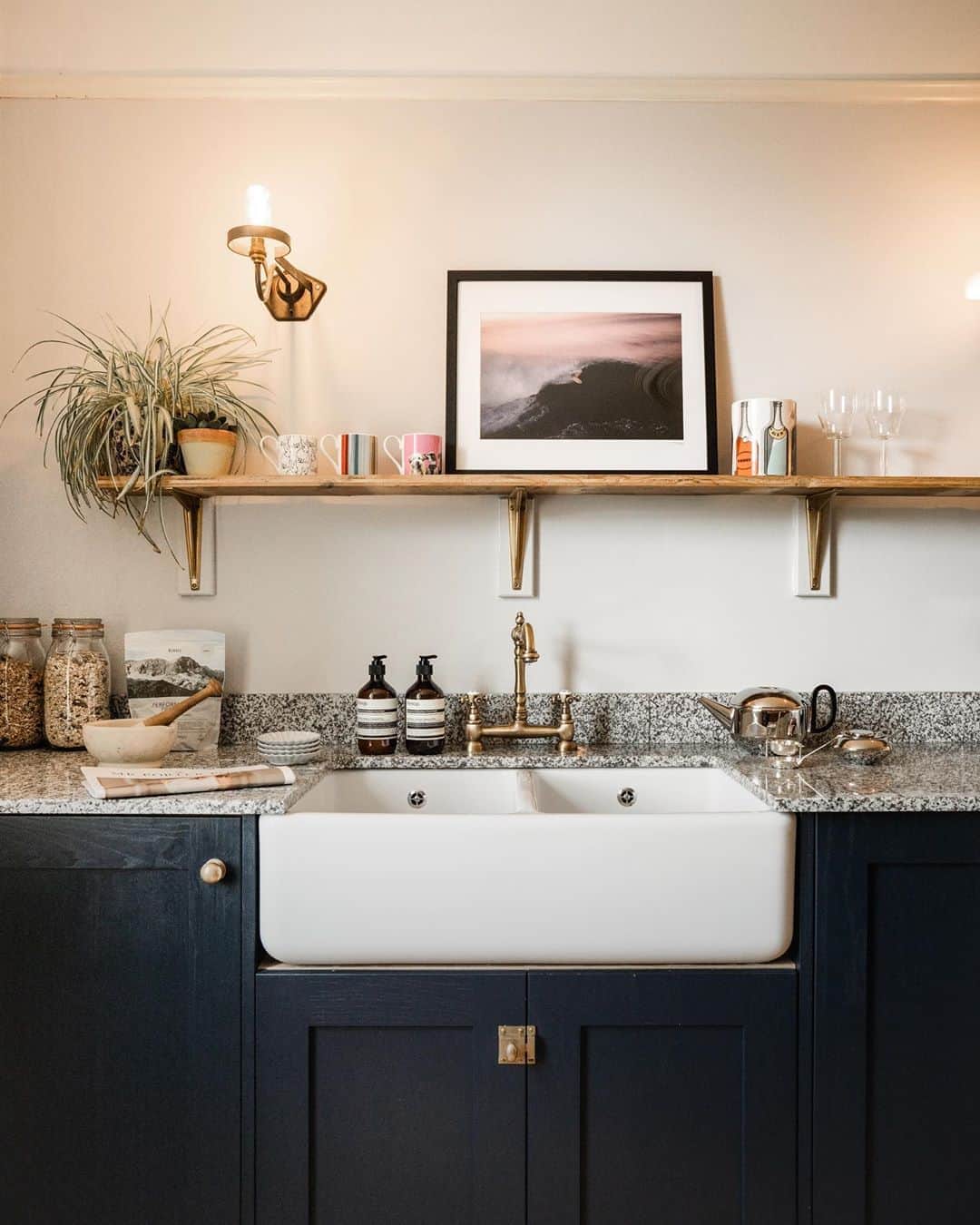MR PORTERのインスタグラム：「Kettle brewing, oven on. It must be the weekend ☕#MRPORTERatHome」