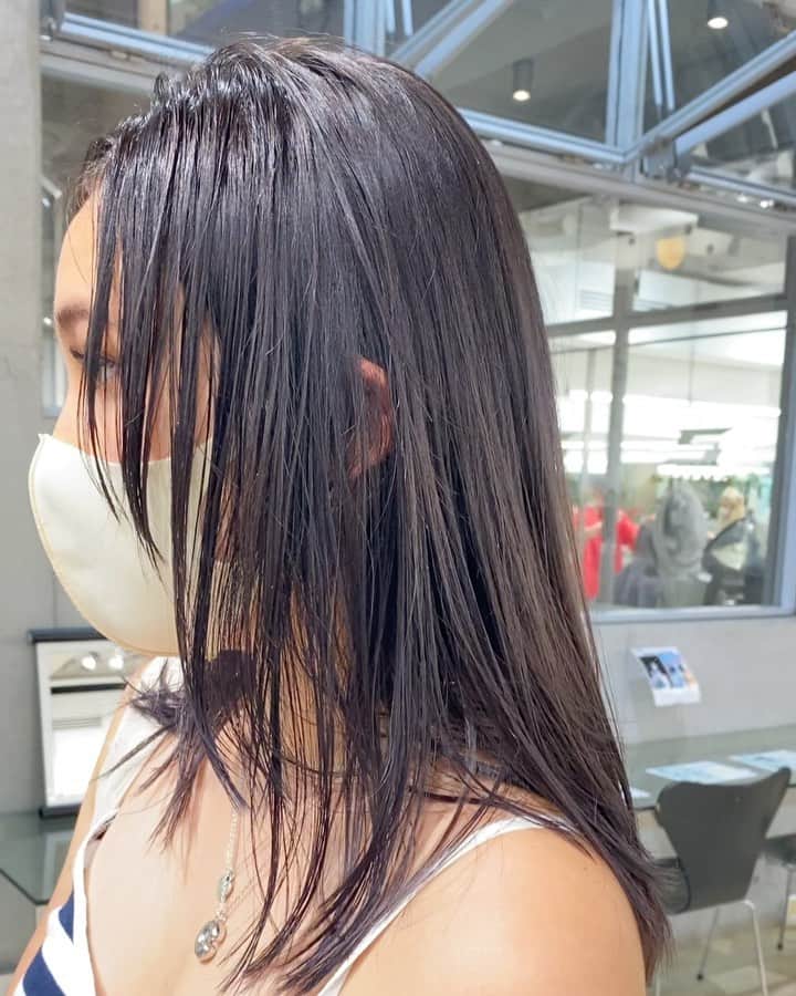 Sachiのインスタグラム：「curtain bangs🌙 あるようでないような、わけてかわいい前髪。 巻いて雰囲気出してもかわいい前髪。 . Love sis @caorie_m 👧🏼  . #hair#girl#shima_sachi」