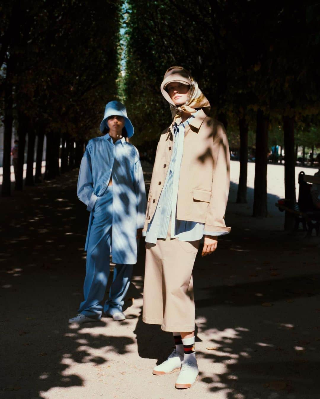 Gildas Loaëcさんのインスタグラム写真 - (Gildas LoaëcInstagram)「Each season deserves a unique partnership. As part of a new Guest Designer series, the Maison Kitsuné studio invites a new creative director, beginning with Paris-trained Marcus Clayton. Like a homecoming, the Spring-Summer 2021 collection draws its inspiration from the thread between Tokyo and Paris: the two cities’ light, attitude, good taste, sense of humor and love of beautiful things. This season, Marcus Clayton has reinterpreted the essence of the brand’s dual-city vibes by combining bourgeoise Parisian prepster and Japanese utilitarian streetwear cool @maisonkitsune」10月3日 19時29分 - gildaskitsune